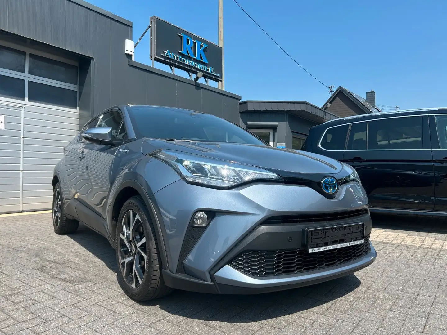 Toyota C-HR Hybrid Lounge Grau - 1