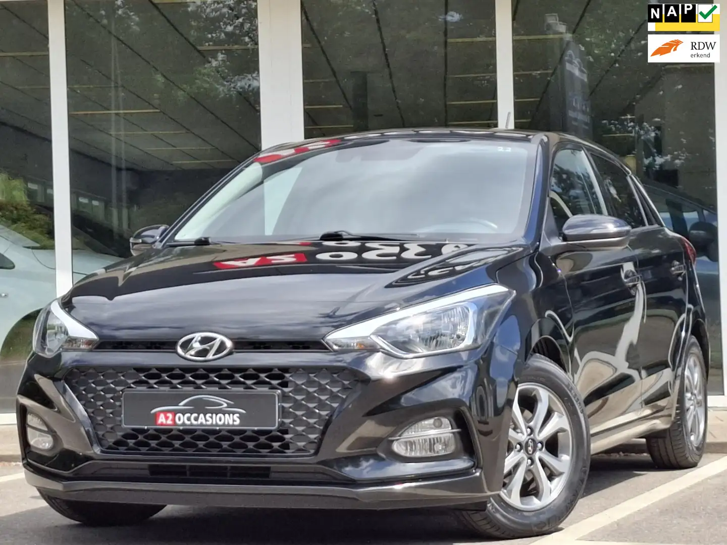 Hyundai i20 1.2 4 Cilinder Camera/Bluetooth/Navi/Stoel en stuu Zwart - 1
