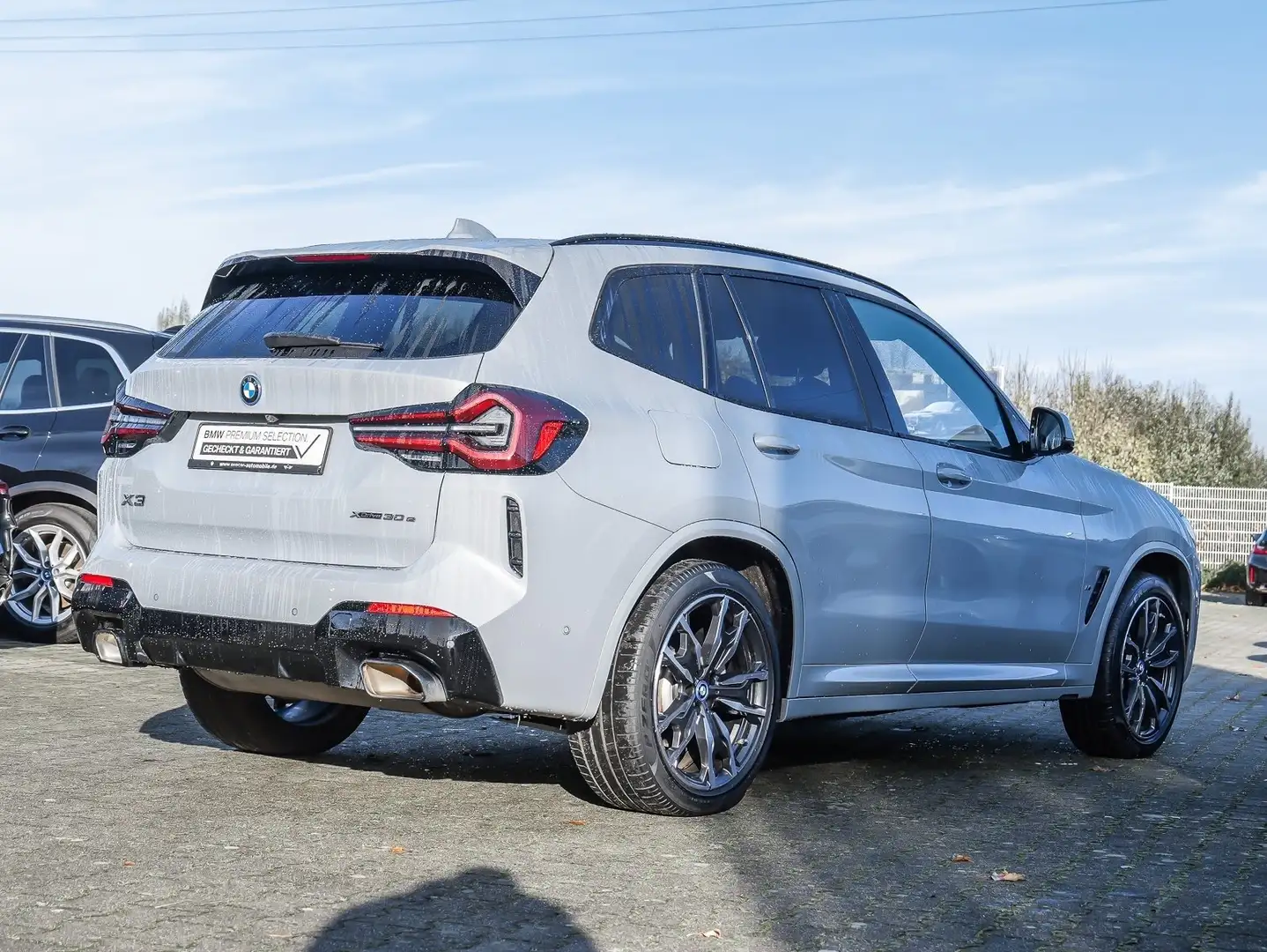 BMW X3 xDrive30e M-Sport+PANO+SHZ+HUD+Parkass.+20" Leicht Gris - 2