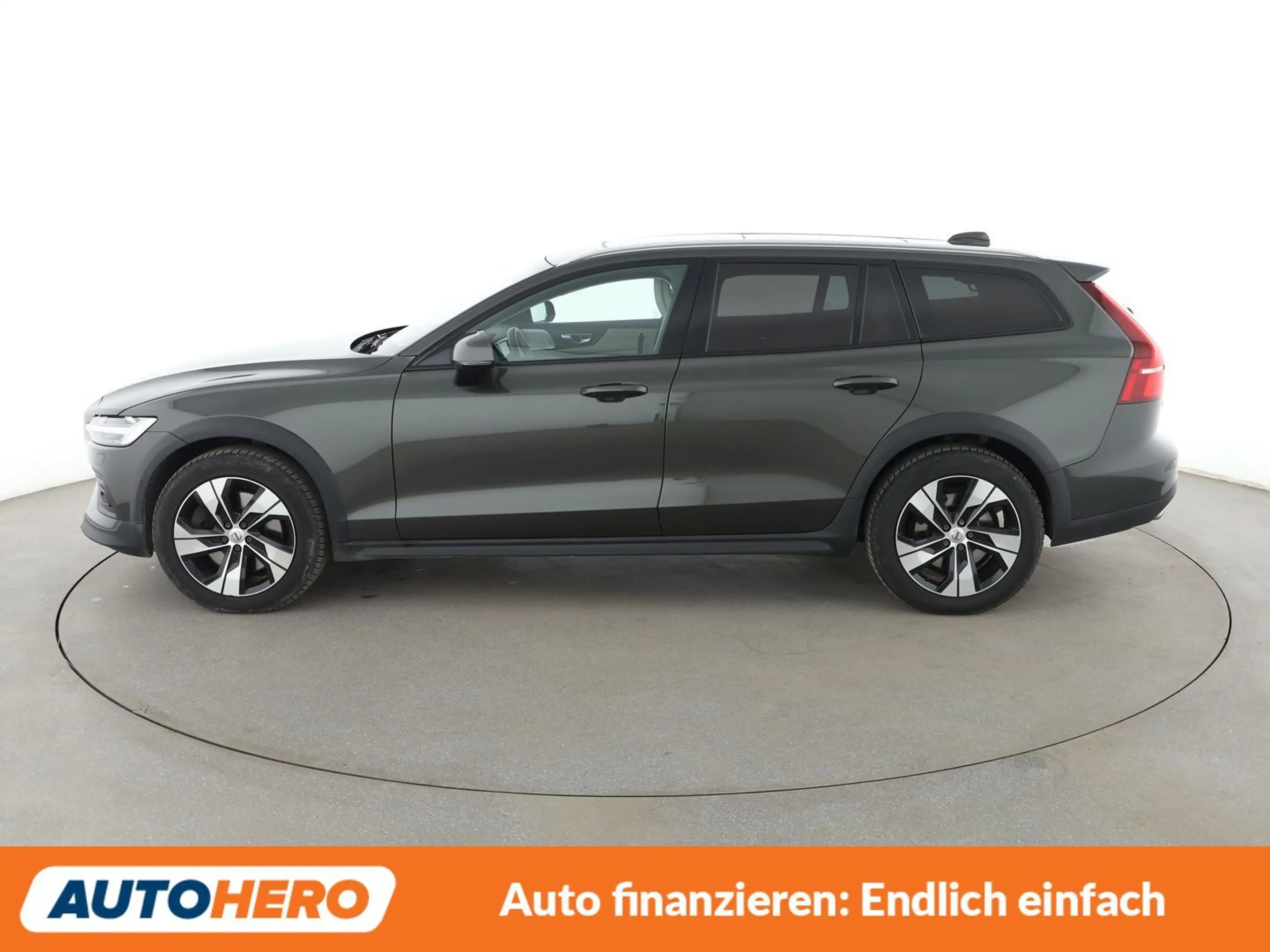 Volvo V60 Cross Country 2.0 D4 AWD Aut.*NAVI*CAM*PDC*TEMPO*PANO*SHZ* — photo 3