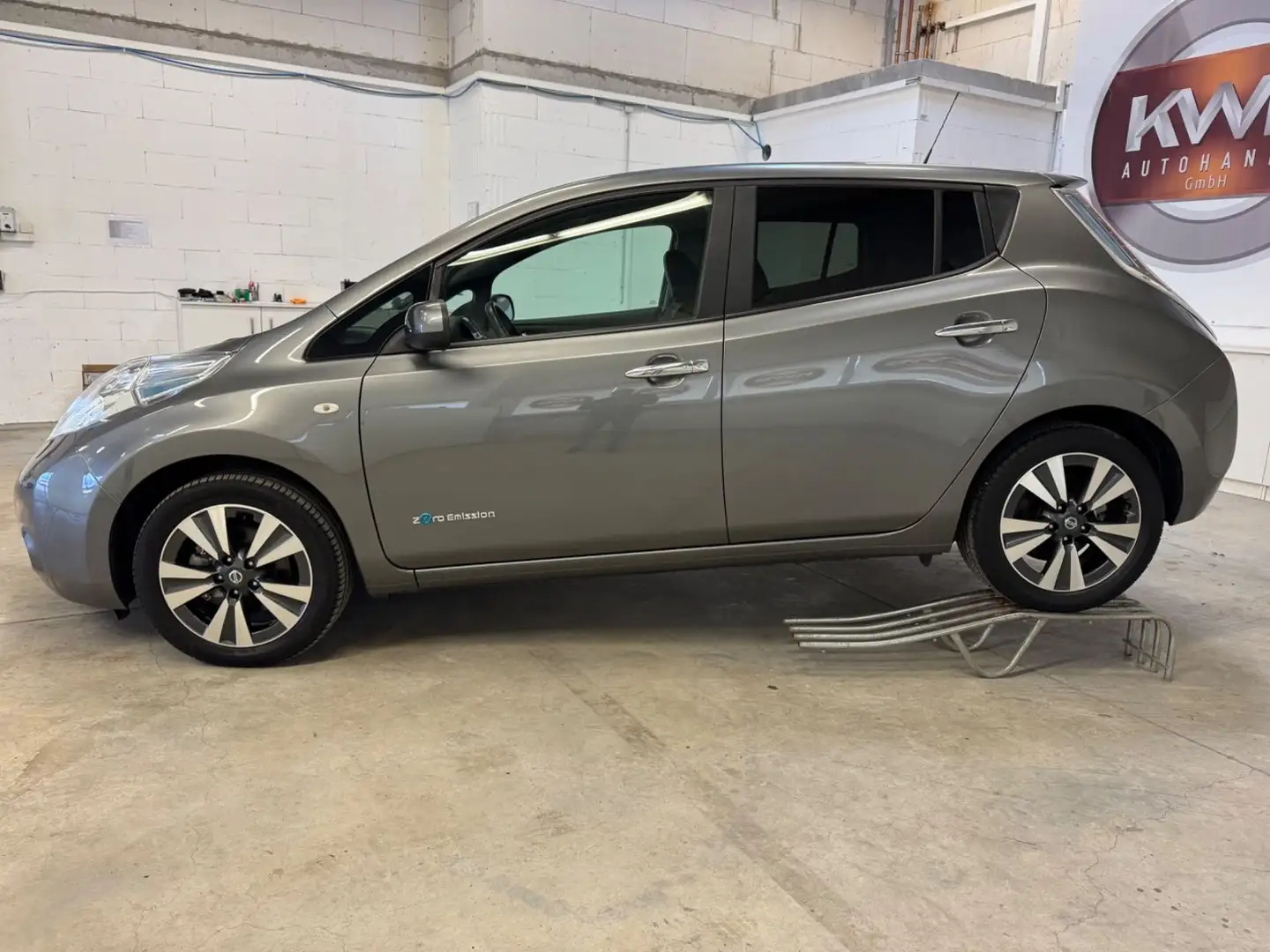 Nissan Leaf Tekna 30kwh Leder Navi 360°Kamera Grau - 2
