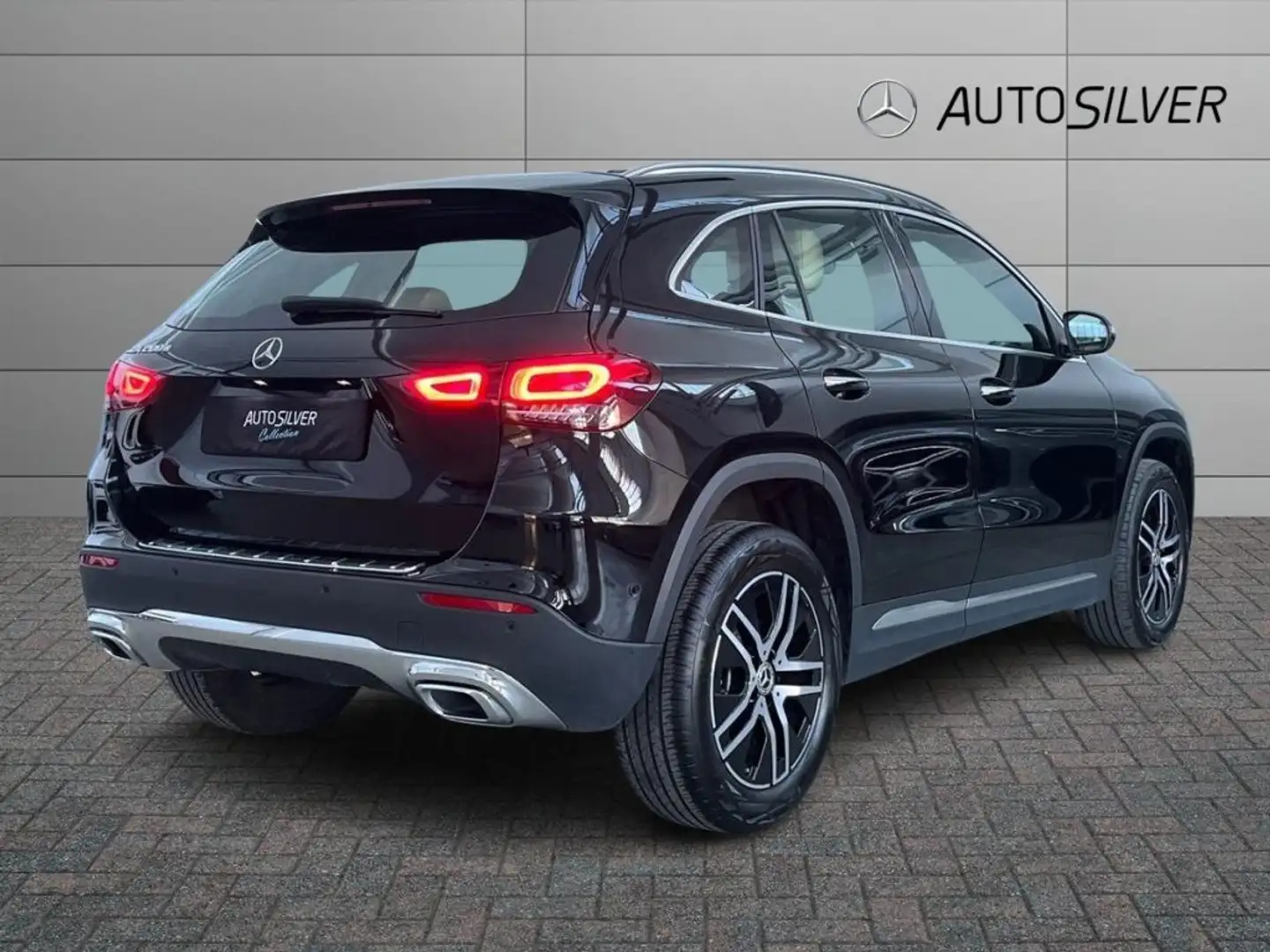 Mercedes-Benz GLA 200 d Automatic Sport Plus Schwarz - 2