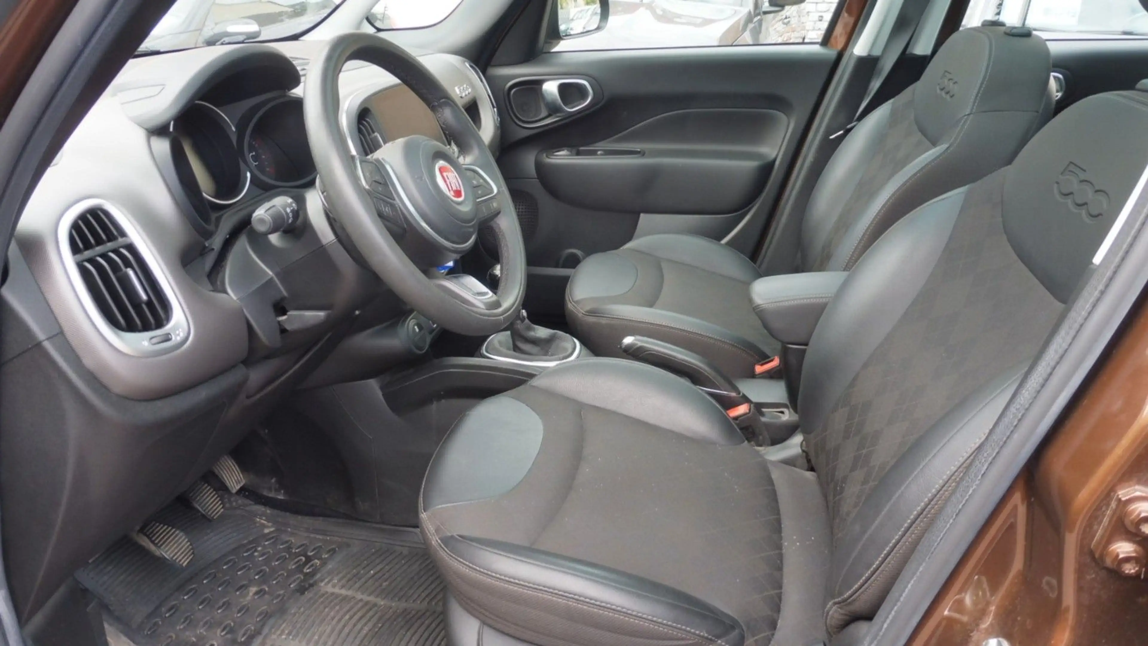 Fiat 500L 1.4T Urban Lounge — photo 12