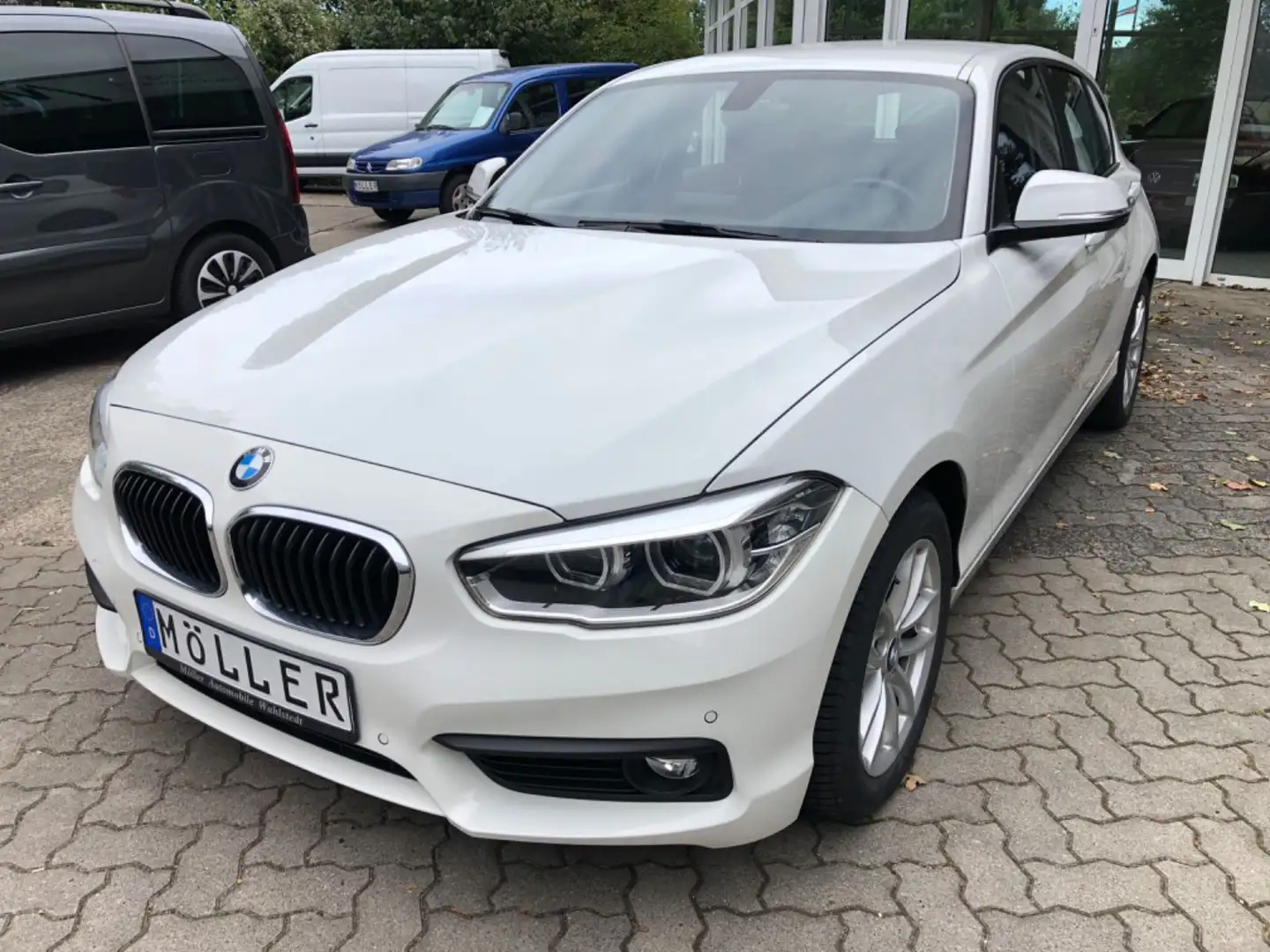 BMW 116 d Advantage Navi Prof LED Sitzhzg Weiß - 1
