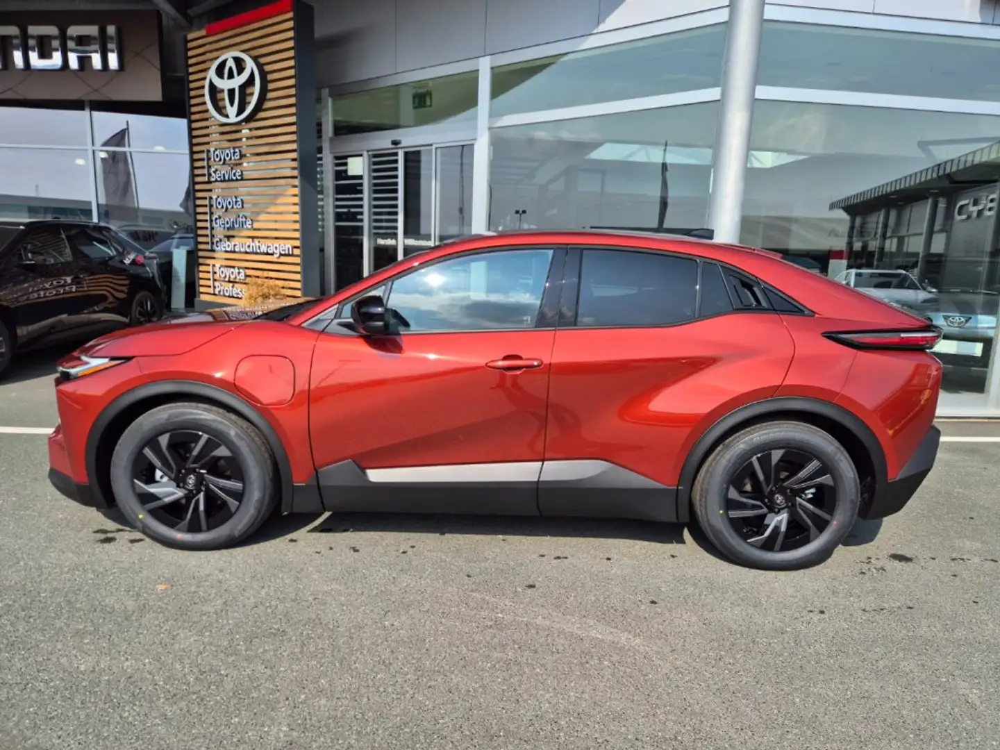 Toyota C-HR+ + BEV 4x2 Teamplayer ECV Braun - 2