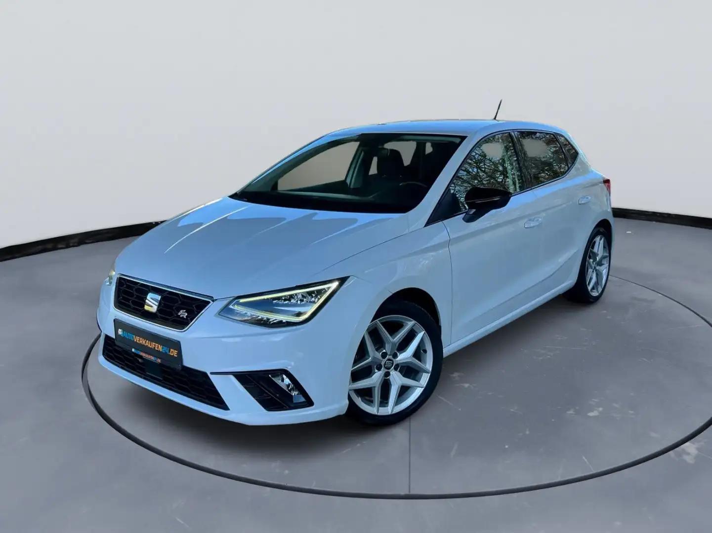 SEAT Ibiza 1.0 TSI FR 1.HD CARPLAY LED AMBIENTE PDC Weiß - 1