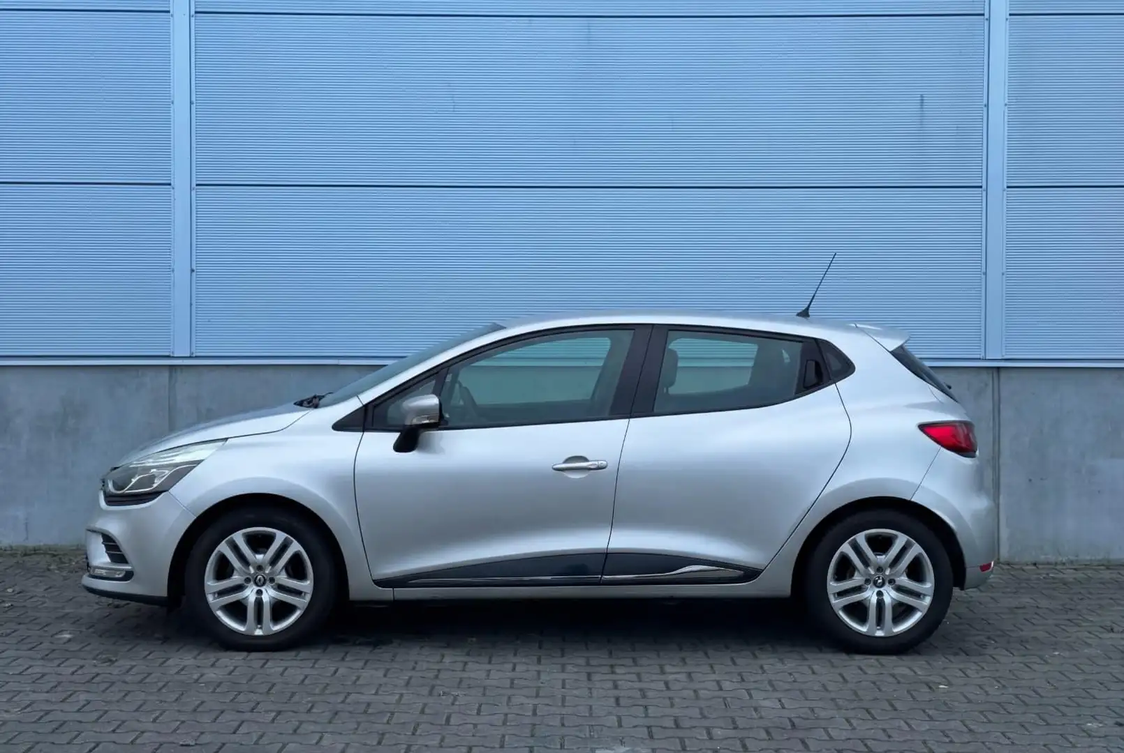 Renault Clio 0.9 TCe Zen AIRCO|CRUISE|NAVI|LICHTMETAAL|NAP| Grau - 2