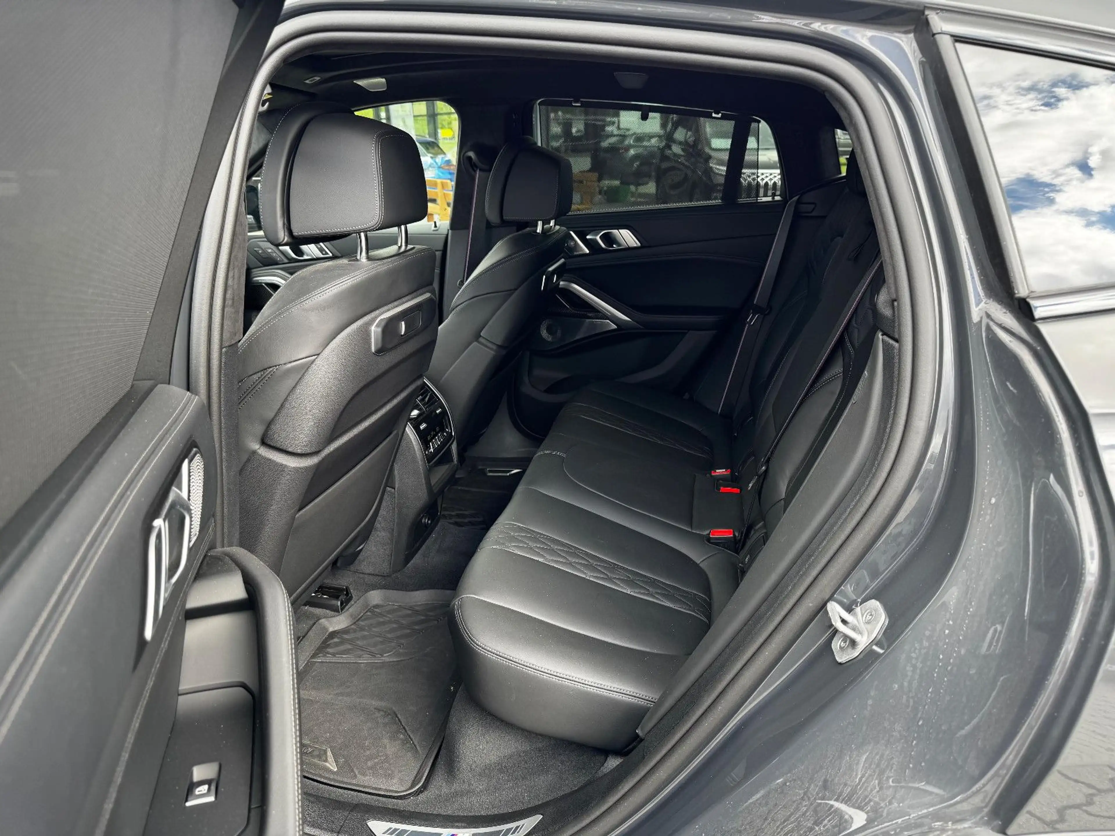 BMW X6 M60 i xDrive — photo 11