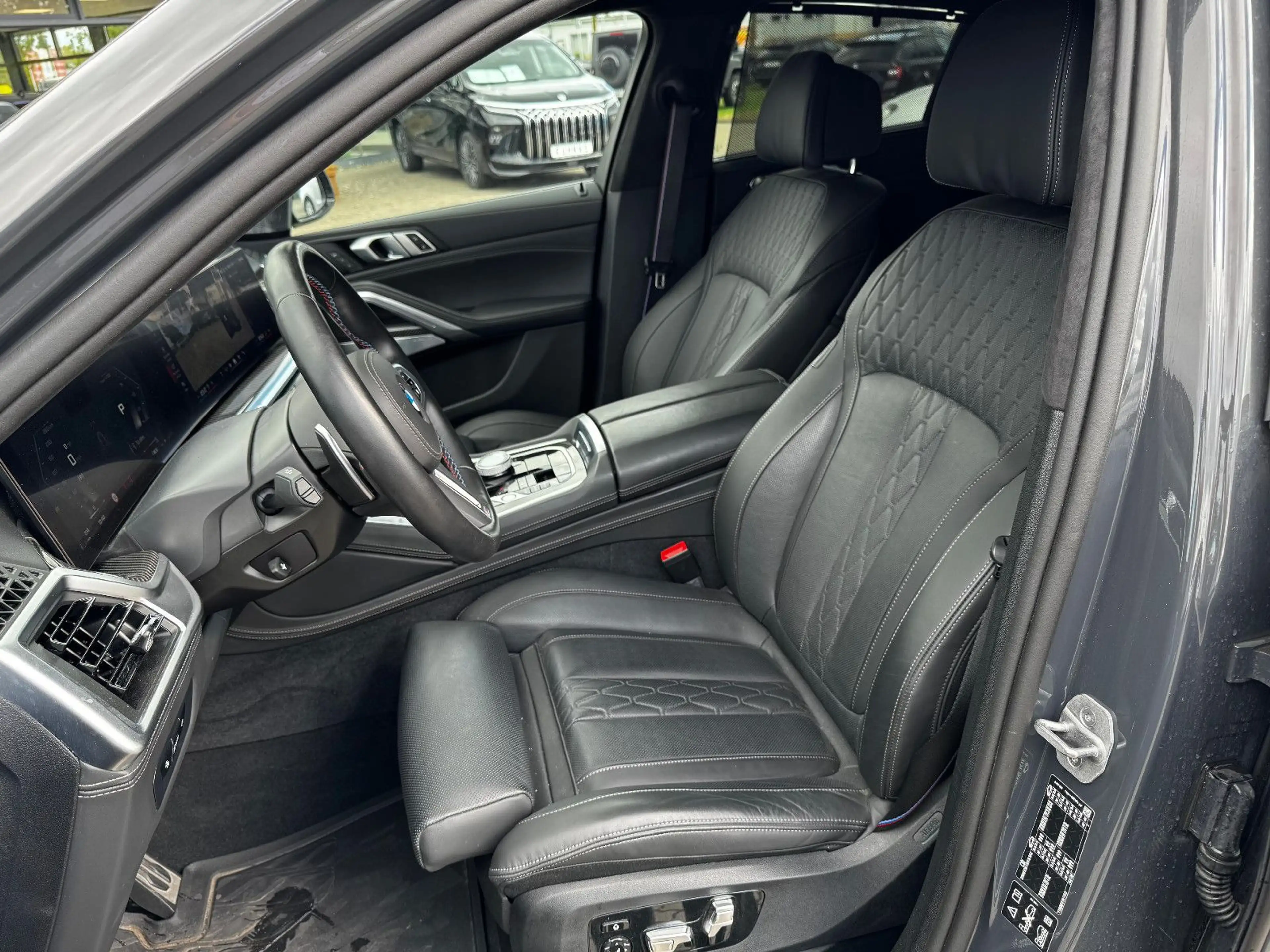 BMW X6 M60 i xDrive — photo 10