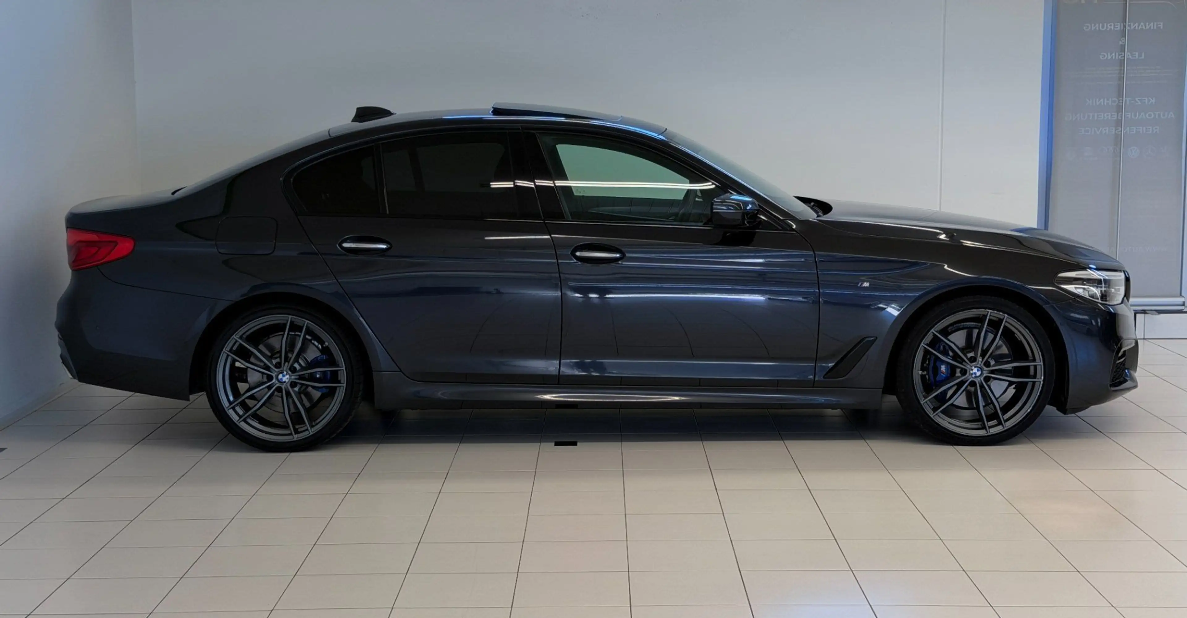 BMW 530 d xDrive M Sport*SCHIEBEDACH*HUD*SOFT-CLOSE* — photo 5