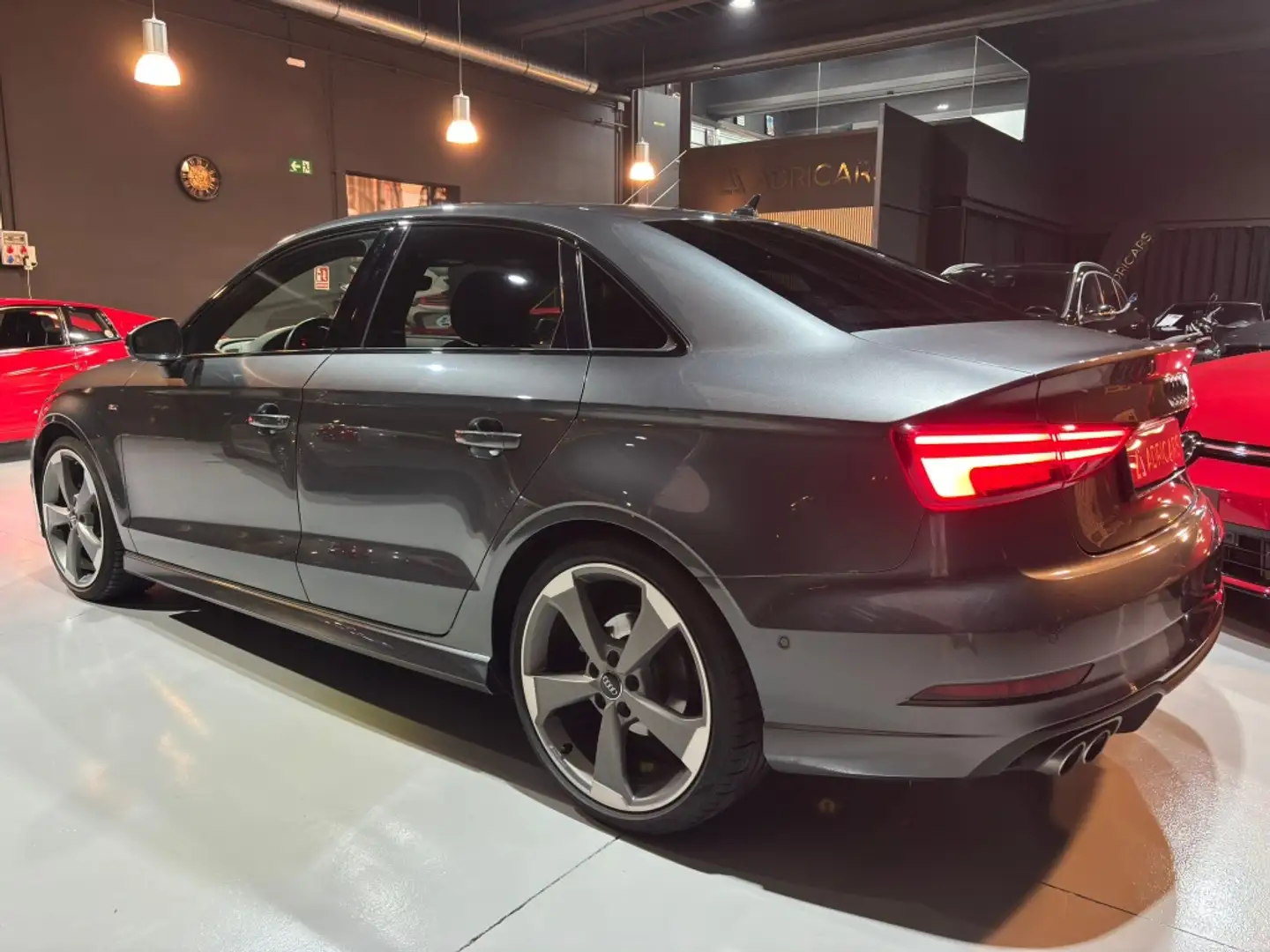 Audi A3 Sedán 35 TDI S line 110kW Gris - 2