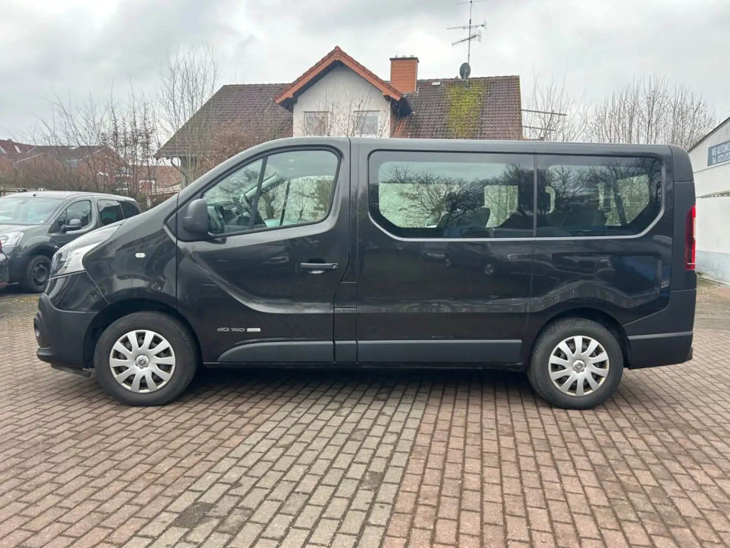 Renault Trafic Combi L1H1 2,7t  Expression *8-Sitze*Navi Schwarz - 2