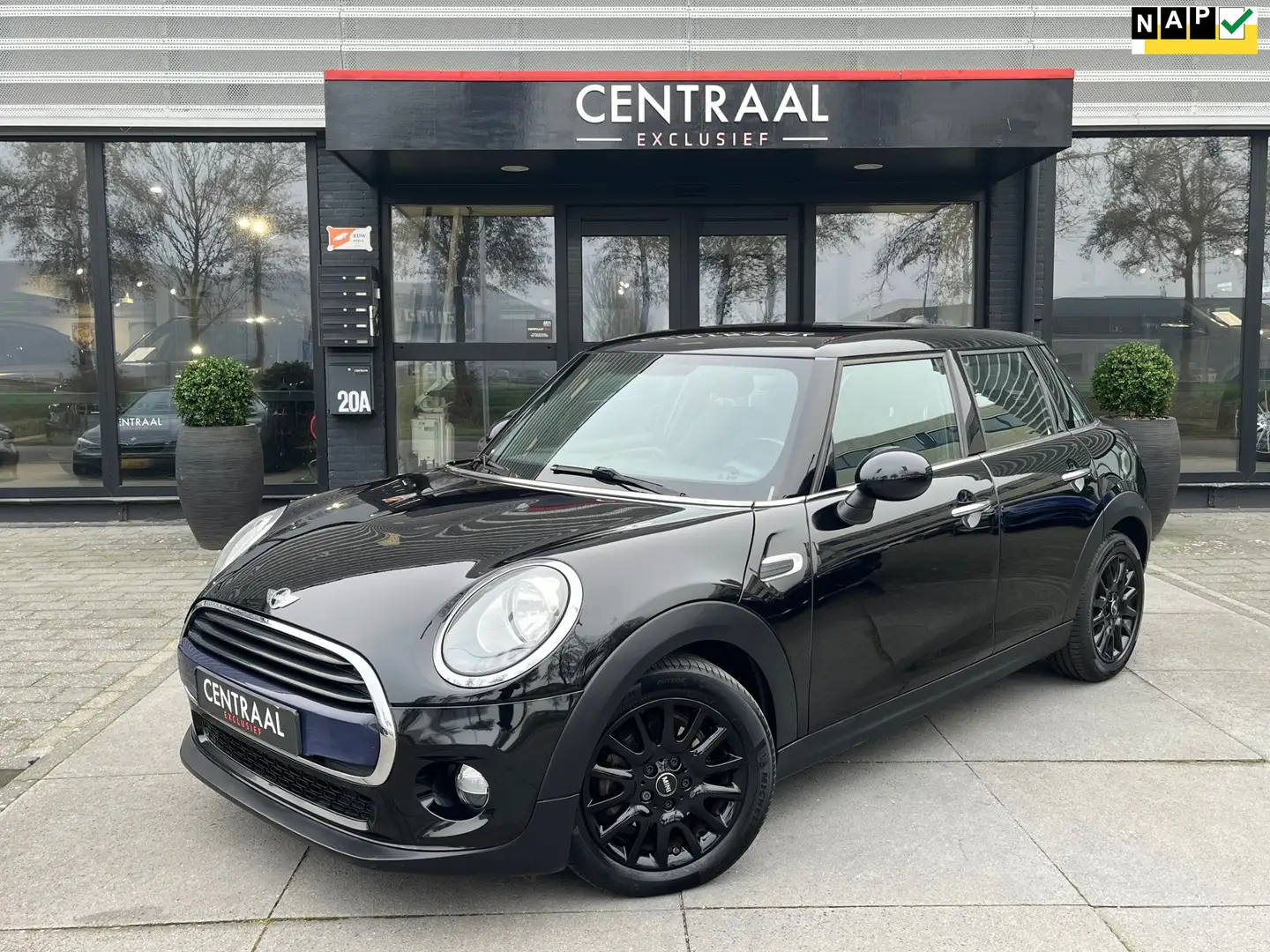 MINI Cooper Mini 1.5 Salt Business|NL-Auto|Navi|Cruise Control Zwart - 1