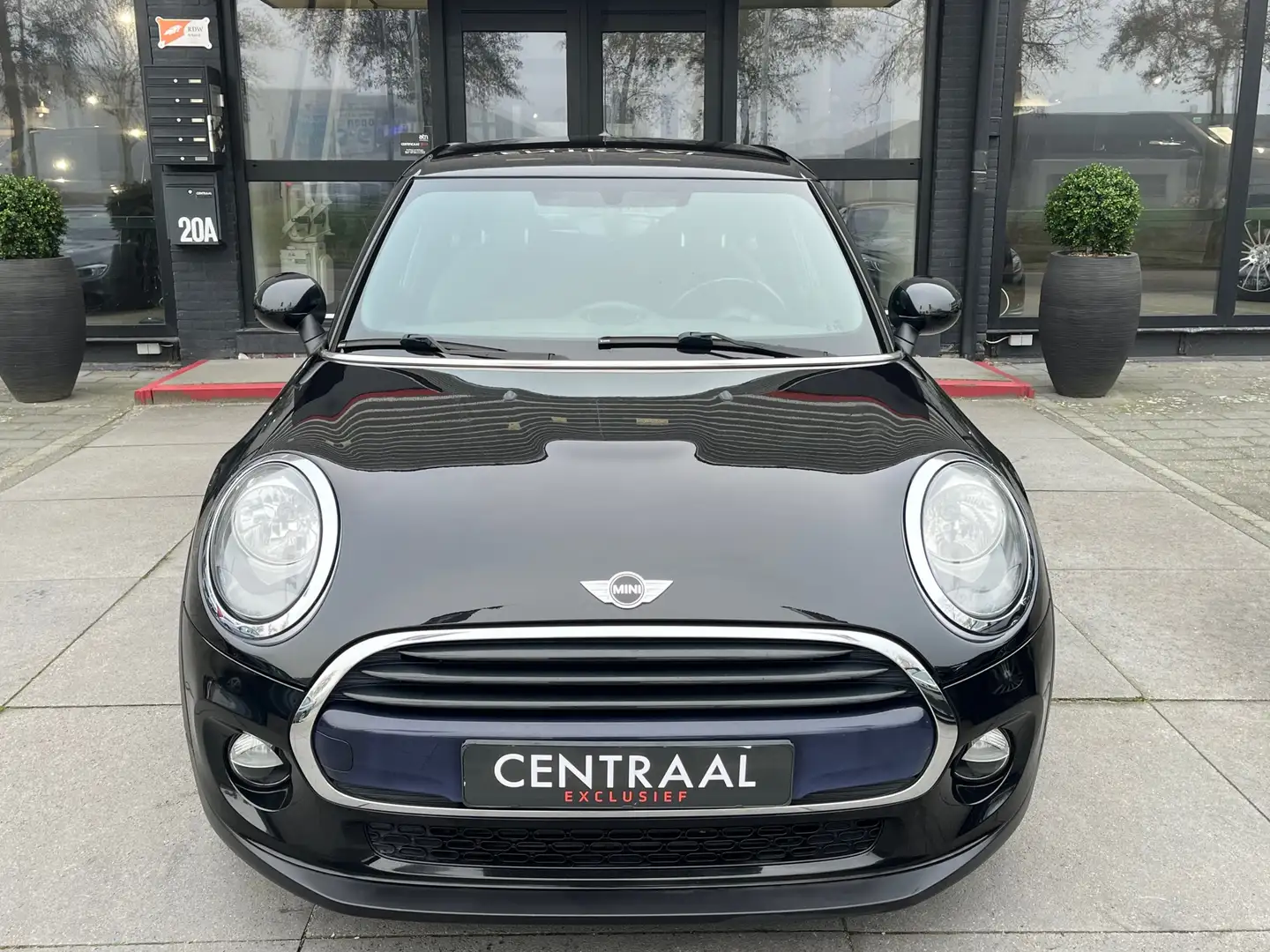 MINI Cooper Mini 1.5 Salt Business|NL-Auto|Navi|Cruise Control Zwart - 2
