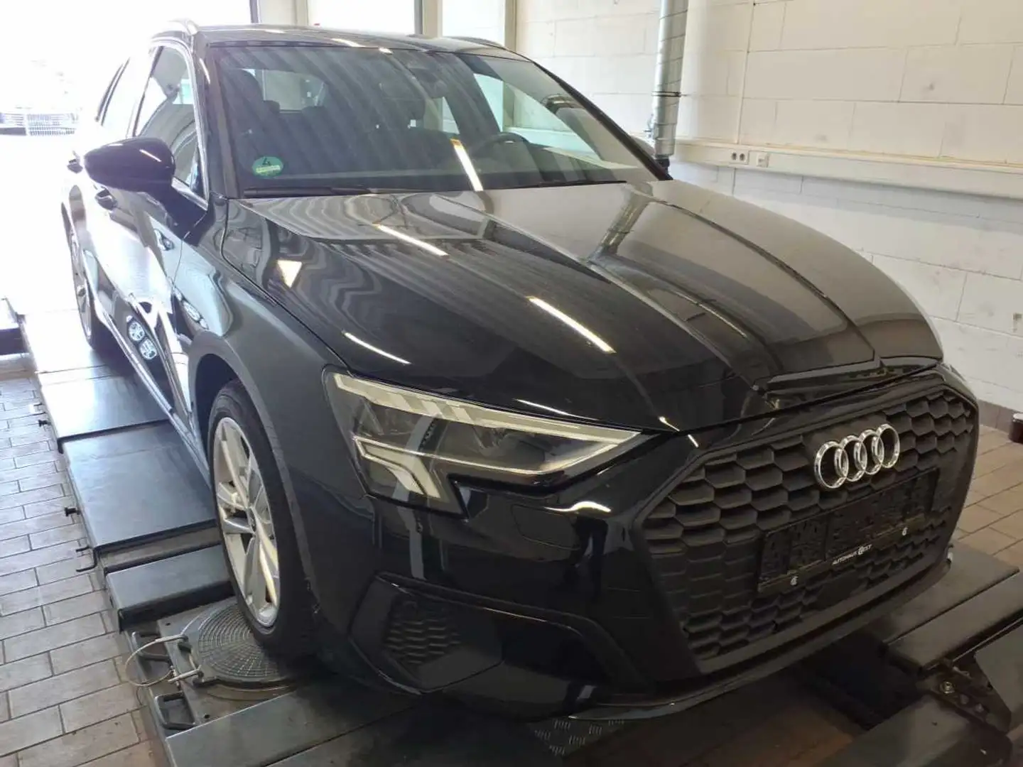 Audi A3 40 TFSI e AHK*Assist*Navi*LED Schwarz - 2