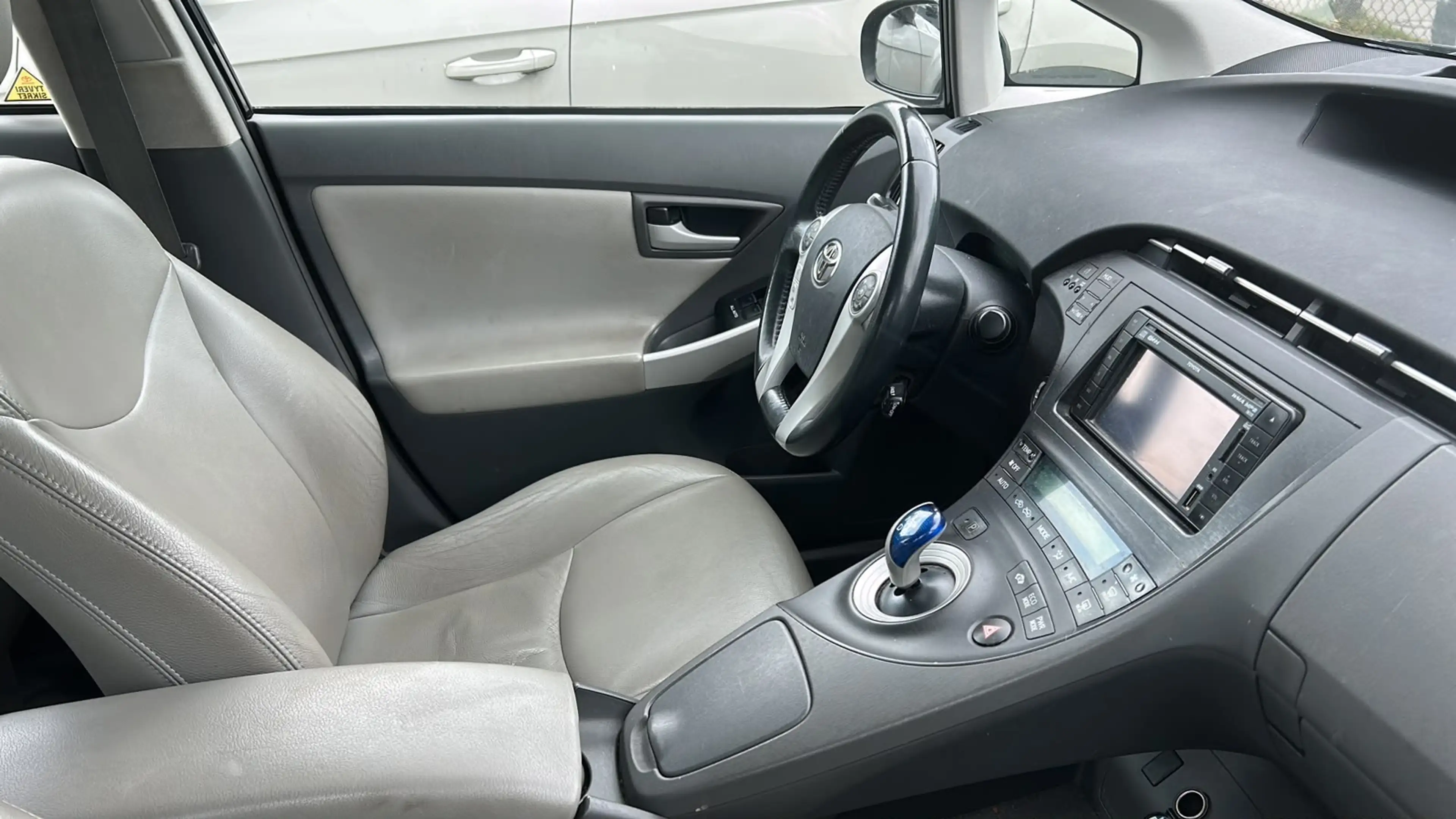 Toyota Prius Prius (Hybrid) Executive — photo 5