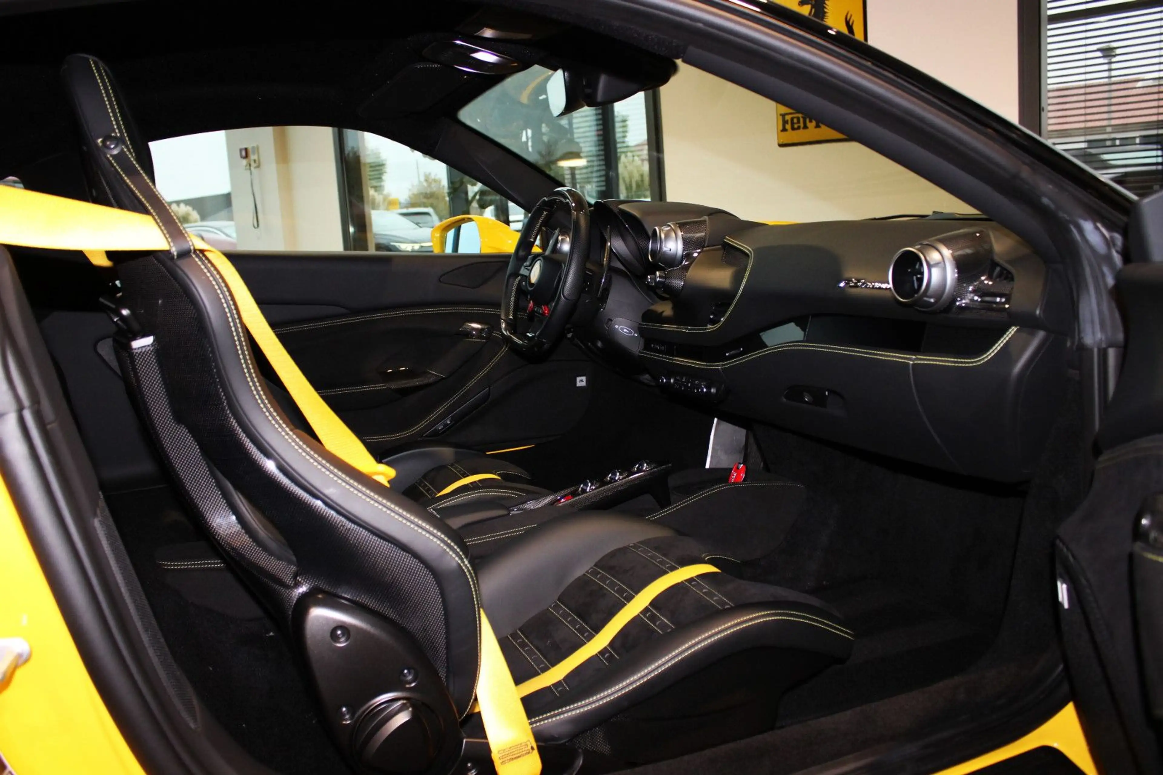Ferrari F8 Tributo COUPE CARBON/RACING-SEATS/LIFT/JBL — photo 11