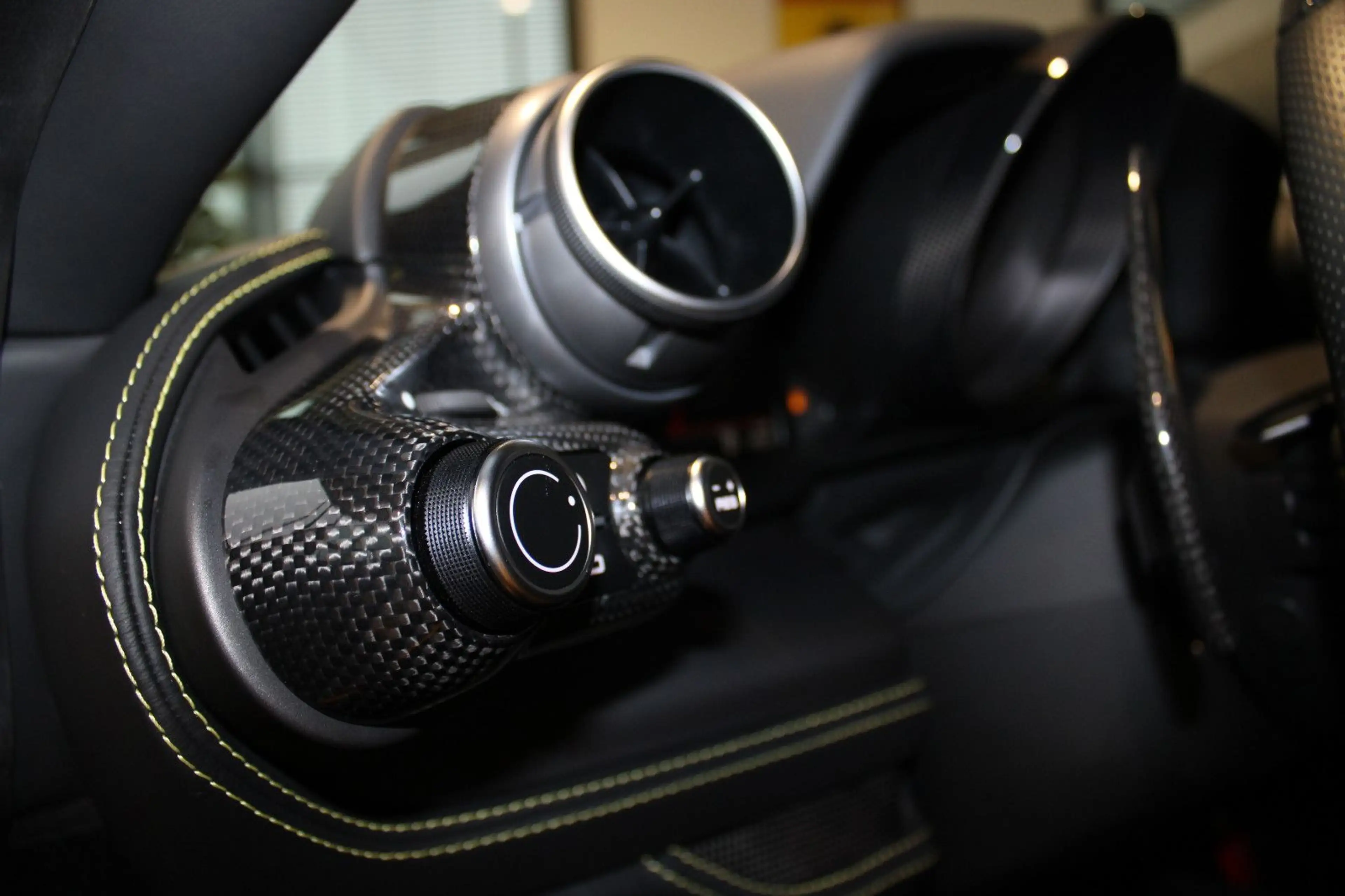 Ferrari F8 Tributo COUPE CARBON/RACING-SEATS/LIFT/JBL — photo 6