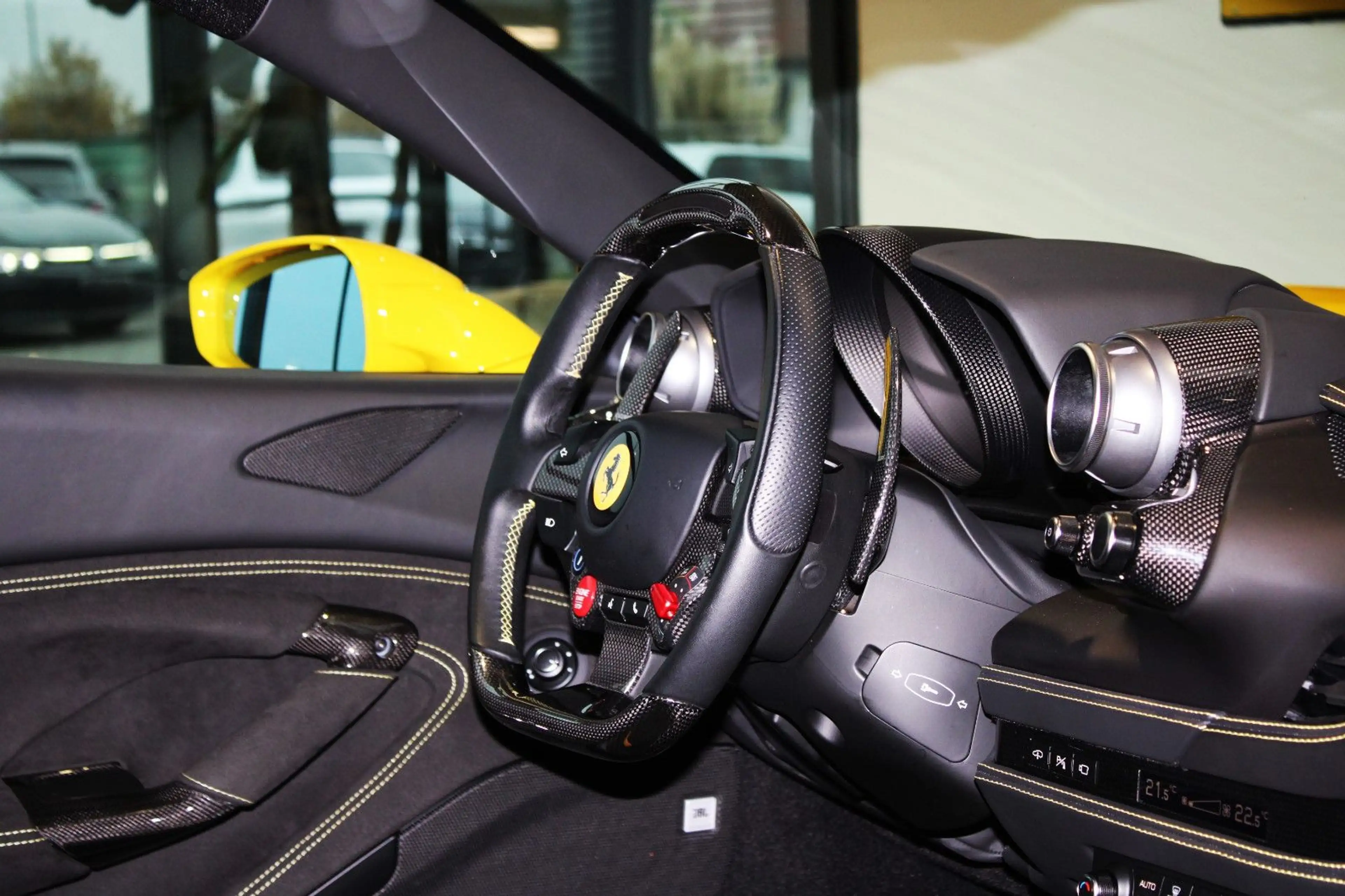 Ferrari F8 Tributo COUPE CARBON/RACING-SEATS/LIFT/JBL — photo 15