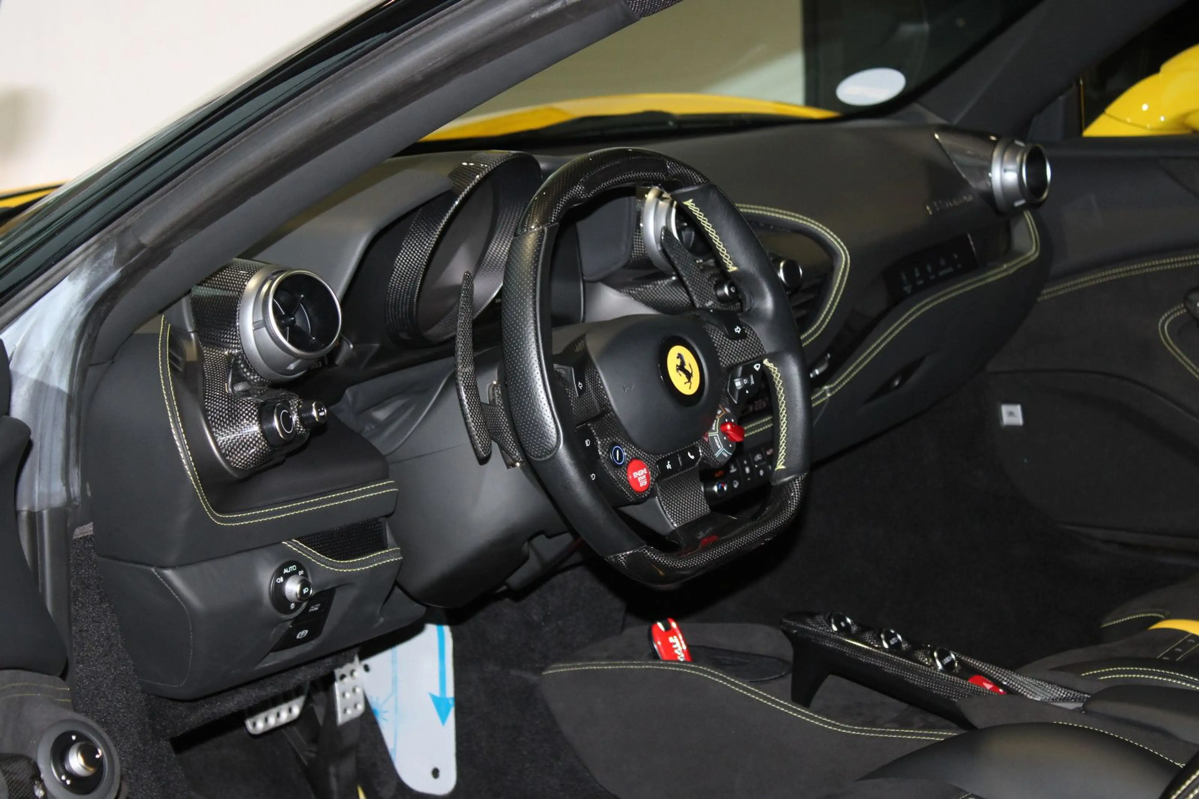 Ferrari F8 Tributo COUPE CARBON/RACING-SEATS/LIFT/JBL — photo 2