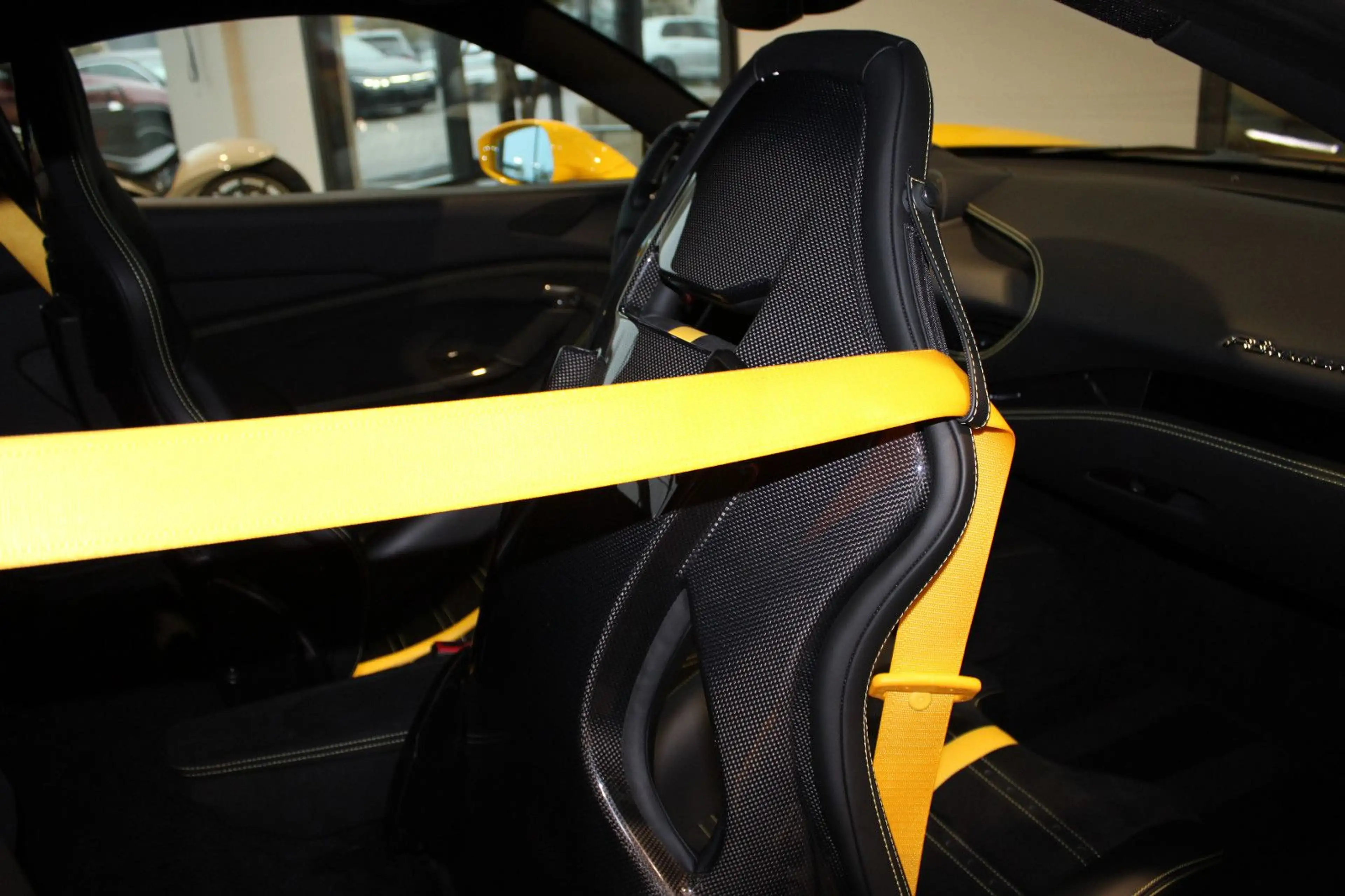 Ferrari F8 Tributo COUPE CARBON/RACING-SEATS/LIFT/JBL — photo 13