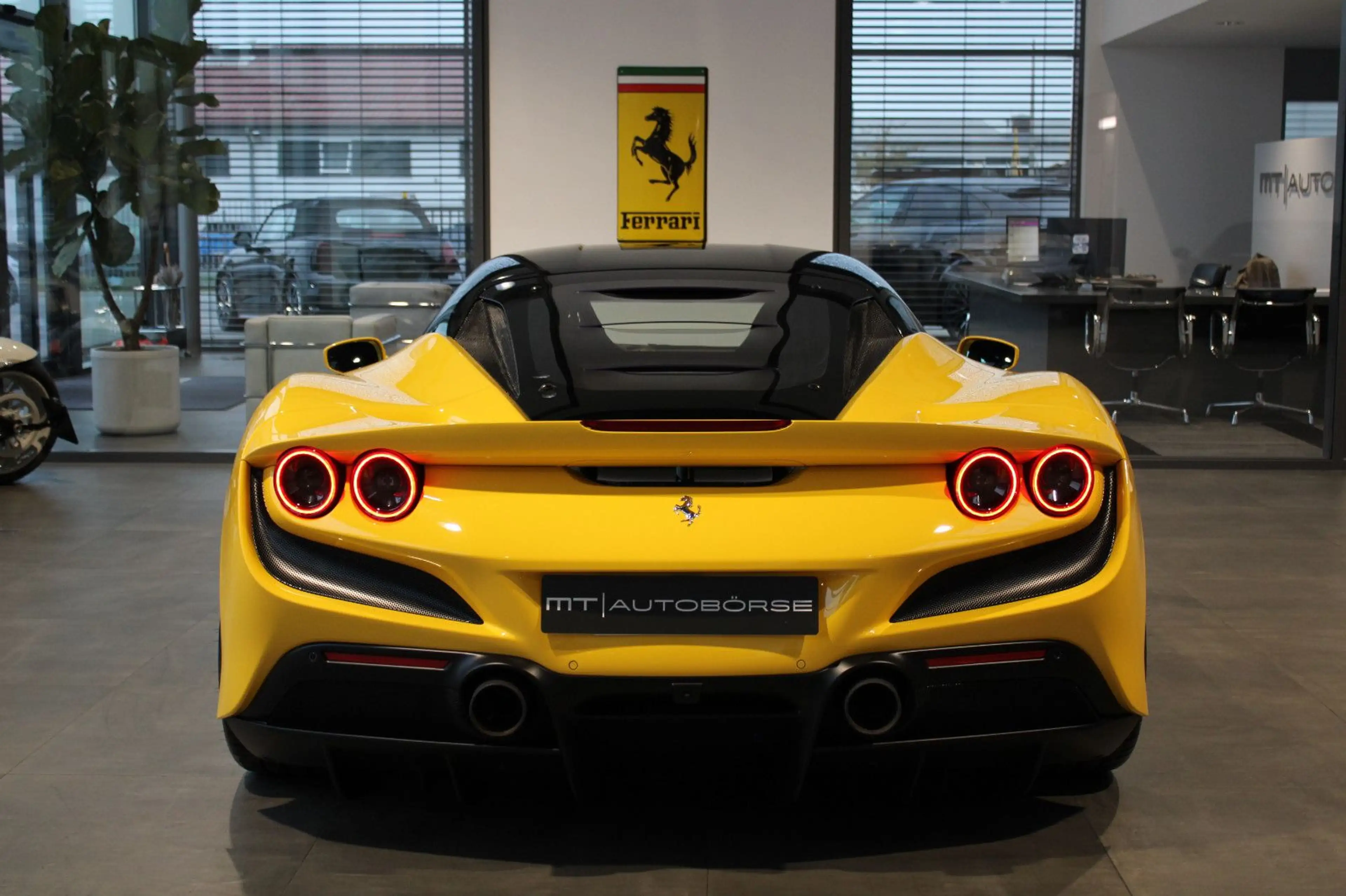 Ferrari F8 Tributo COUPE CARBON/RACING-SEATS/LIFT/JBL — photo 8