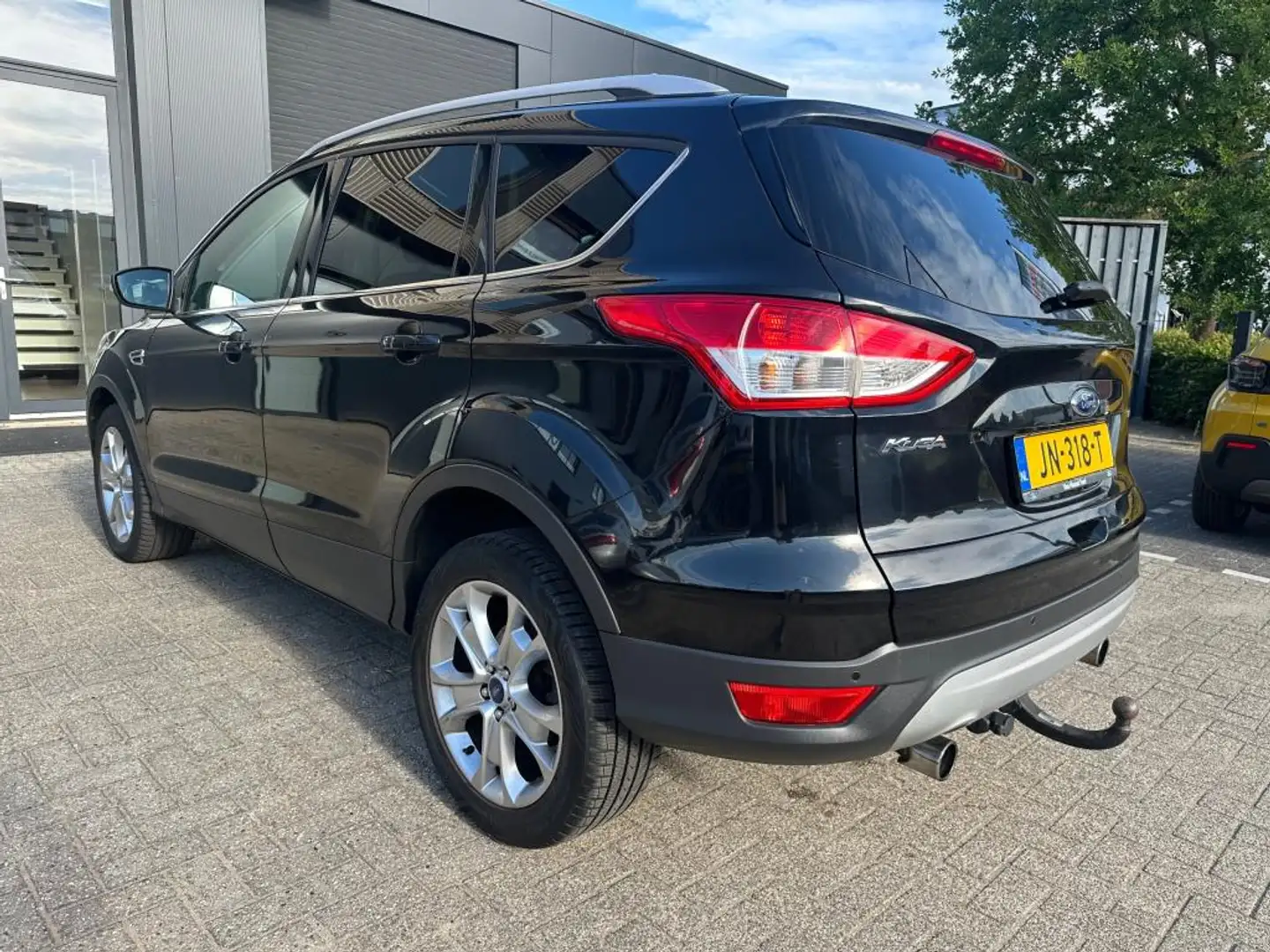 Ford Kuga 1.6 Titanium, Leer, Cruise, Clima, Trekhaak, Stoel Zwart - 2
