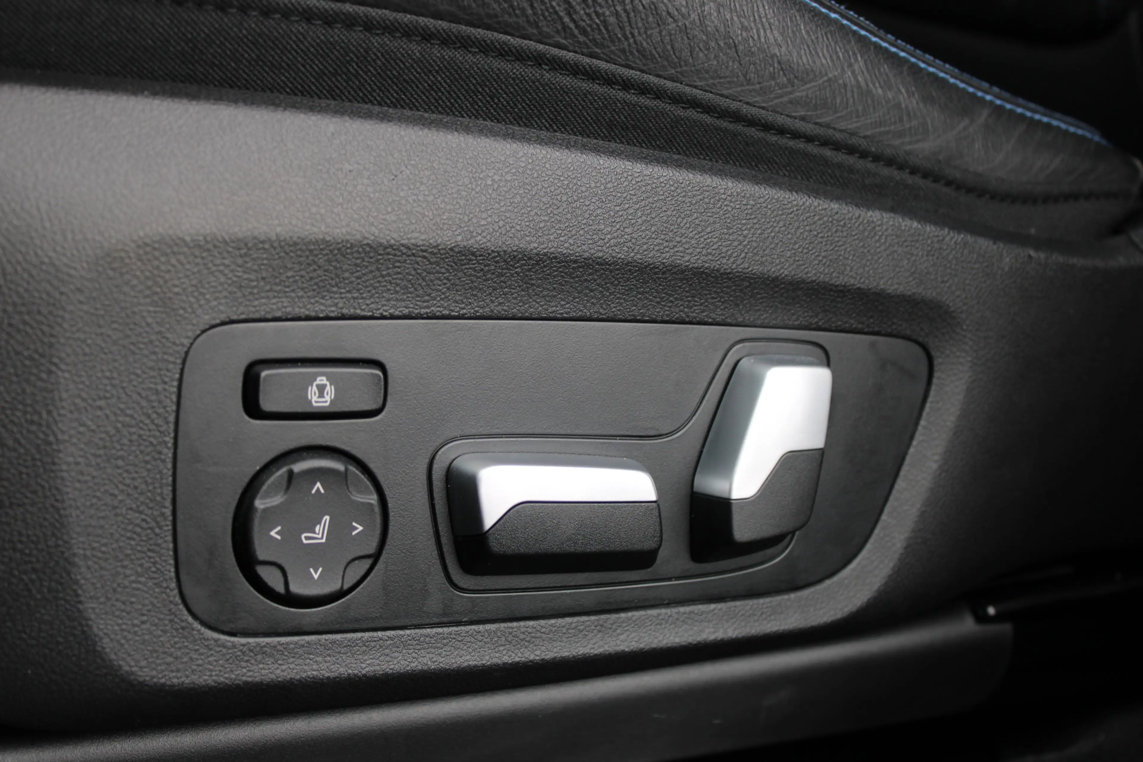 BMW iX3 High Executive M Sport 80 kWh |PANO-DAK|HUD|TREKHA — photo 4