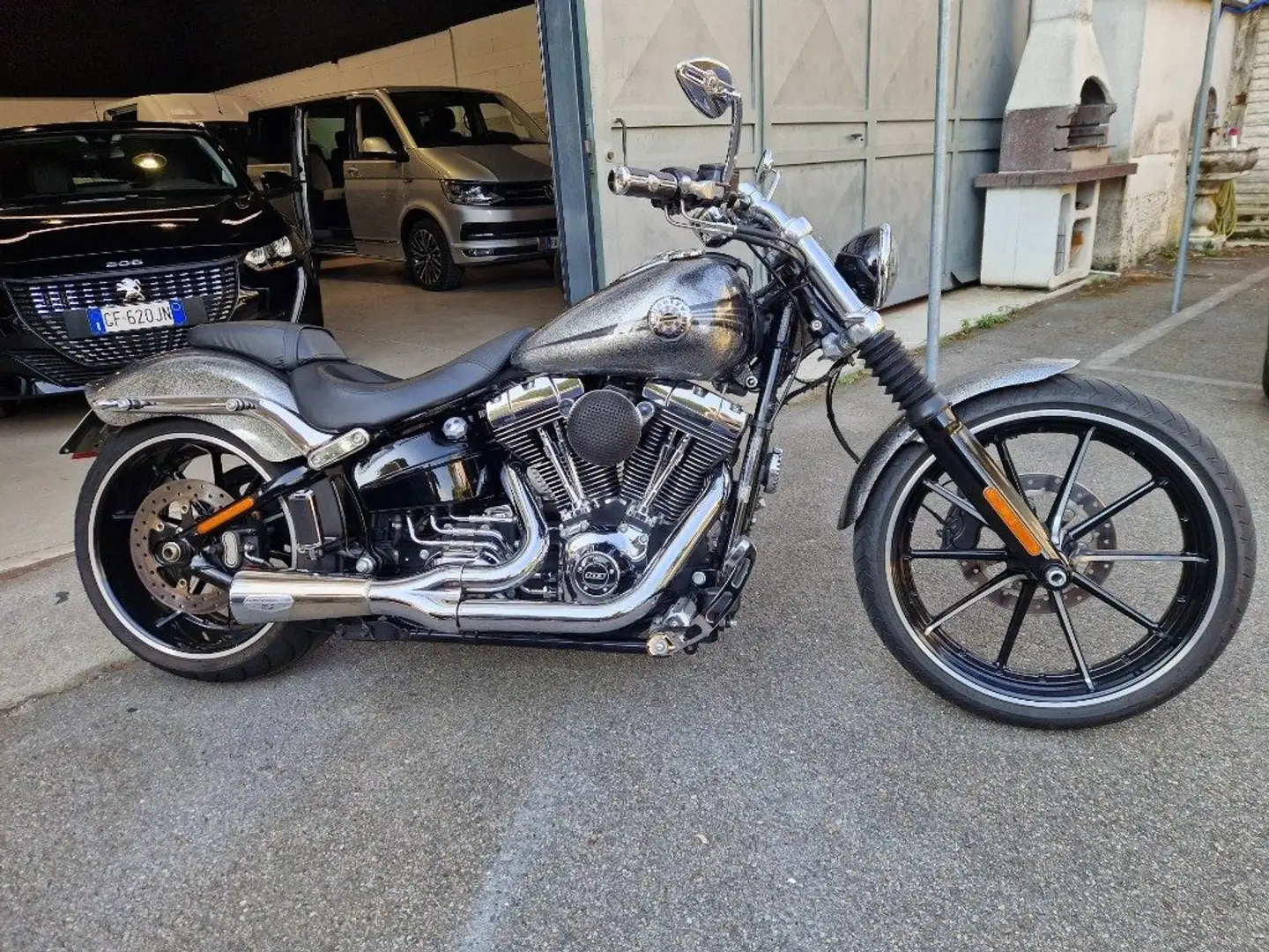 Harley-Davidson Breakout 103 grigio argento Hard Candy Custom Gris - 1