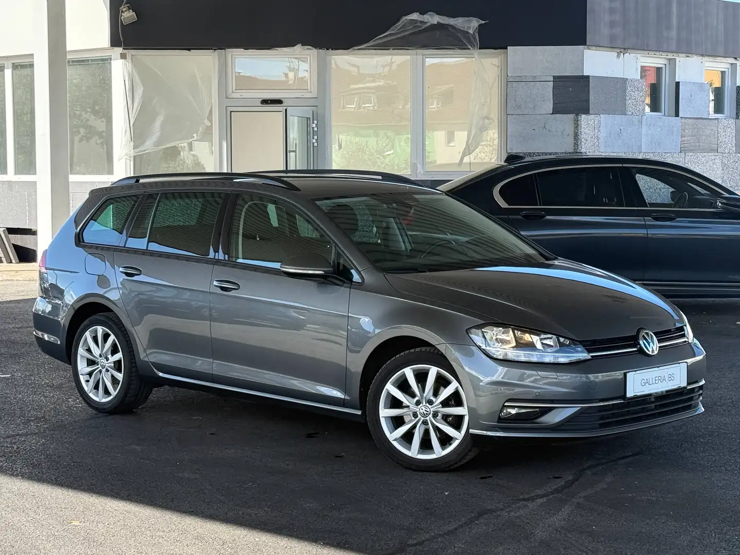 Volkswagen Golf Variant Comfortline *ANHÄNGERKUPPLUNG*8-FACH BEREIFT*ACC*RÜCKFAHRKAMERA*DIGITALES COCKPIT*CARPLAY*SITZHEIZUNG*KLIMAAUTOMATIK* Grau - 2