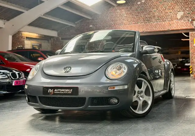Volkswagen New Beetle 2.0L 115 ch Climatisation, Sièges chauffants Carnet et historique État remarquable