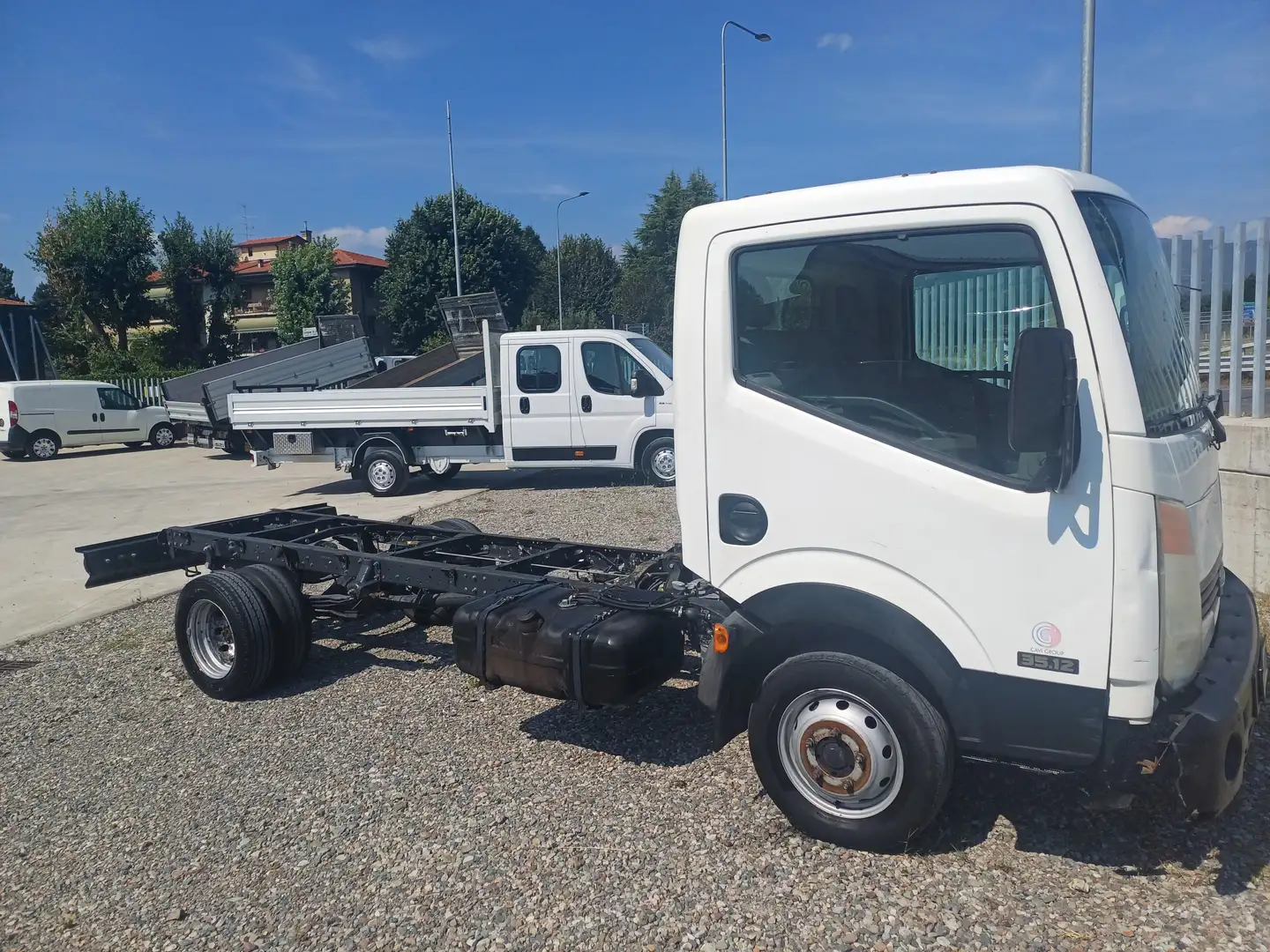 Nissan Cabstar TELAIO Weiß - 2