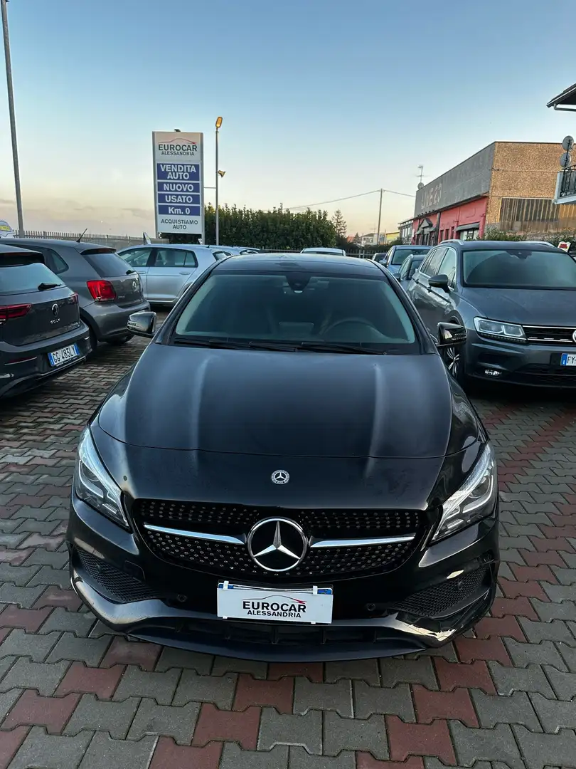 Mercedes-Benz CLA 220 Shooting Brake d (cdi) Premium auto Negro - 2