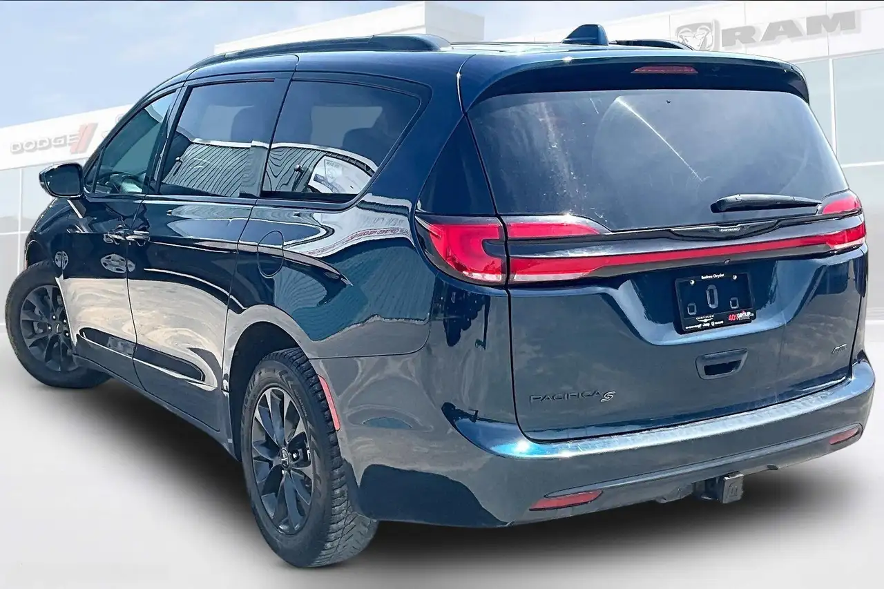 Chrysler Pacifica снимка Chrysler Pacifica