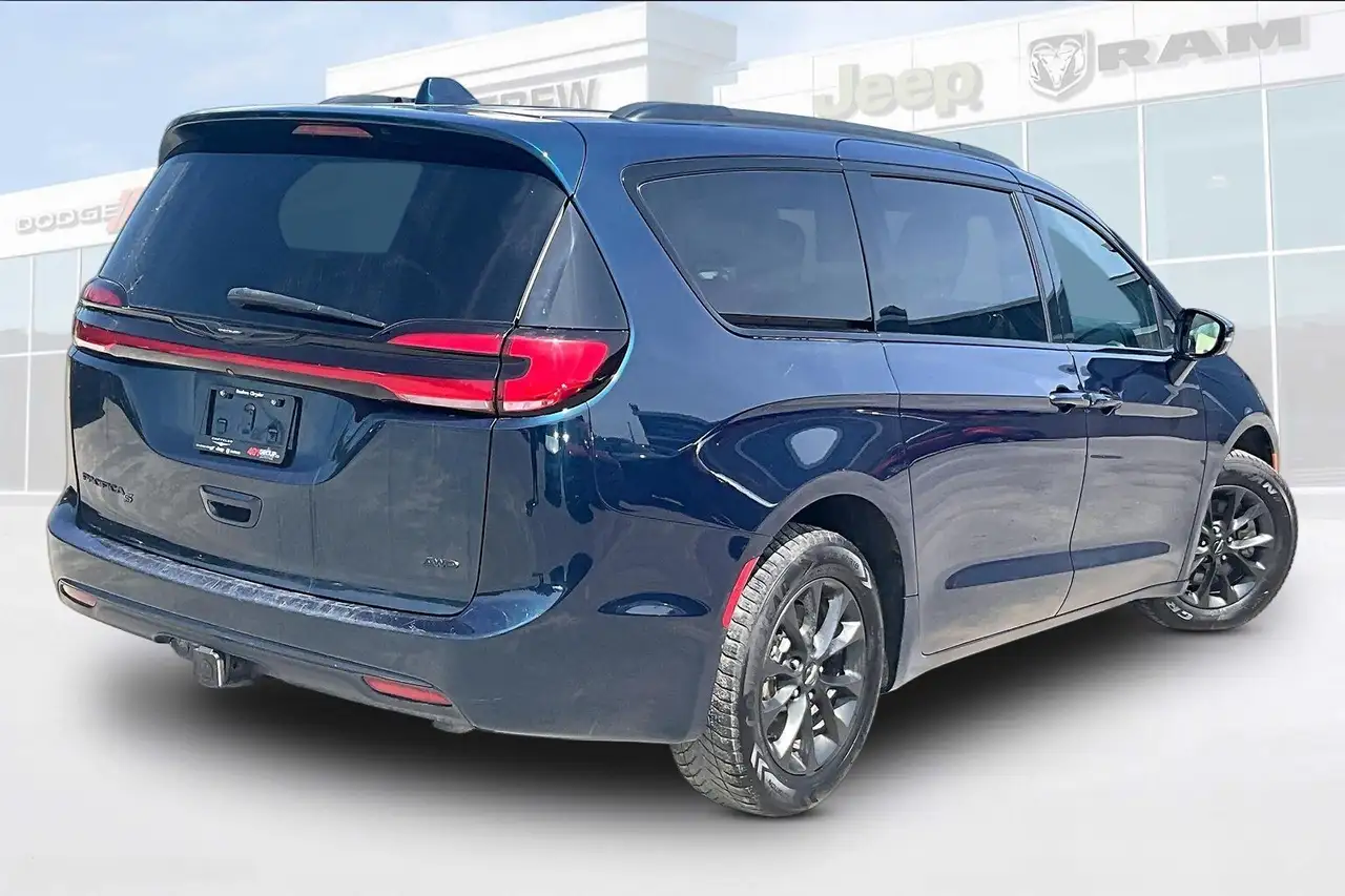 Chrysler Pacifica снимка Chrysler Pacifica