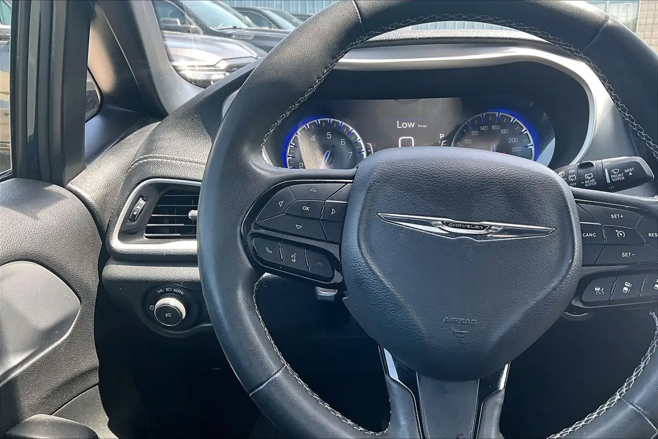 Chrysler Pacifica снимка Chrysler Pacifica