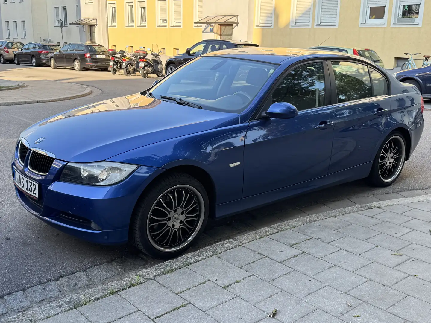 BMW 320 320i - 1