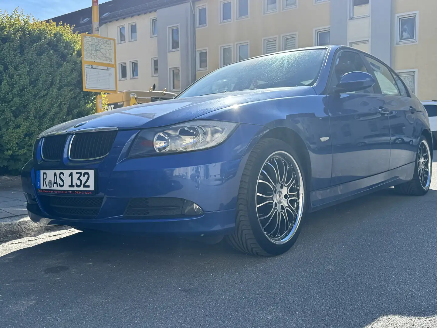 BMW 320 320i - 2