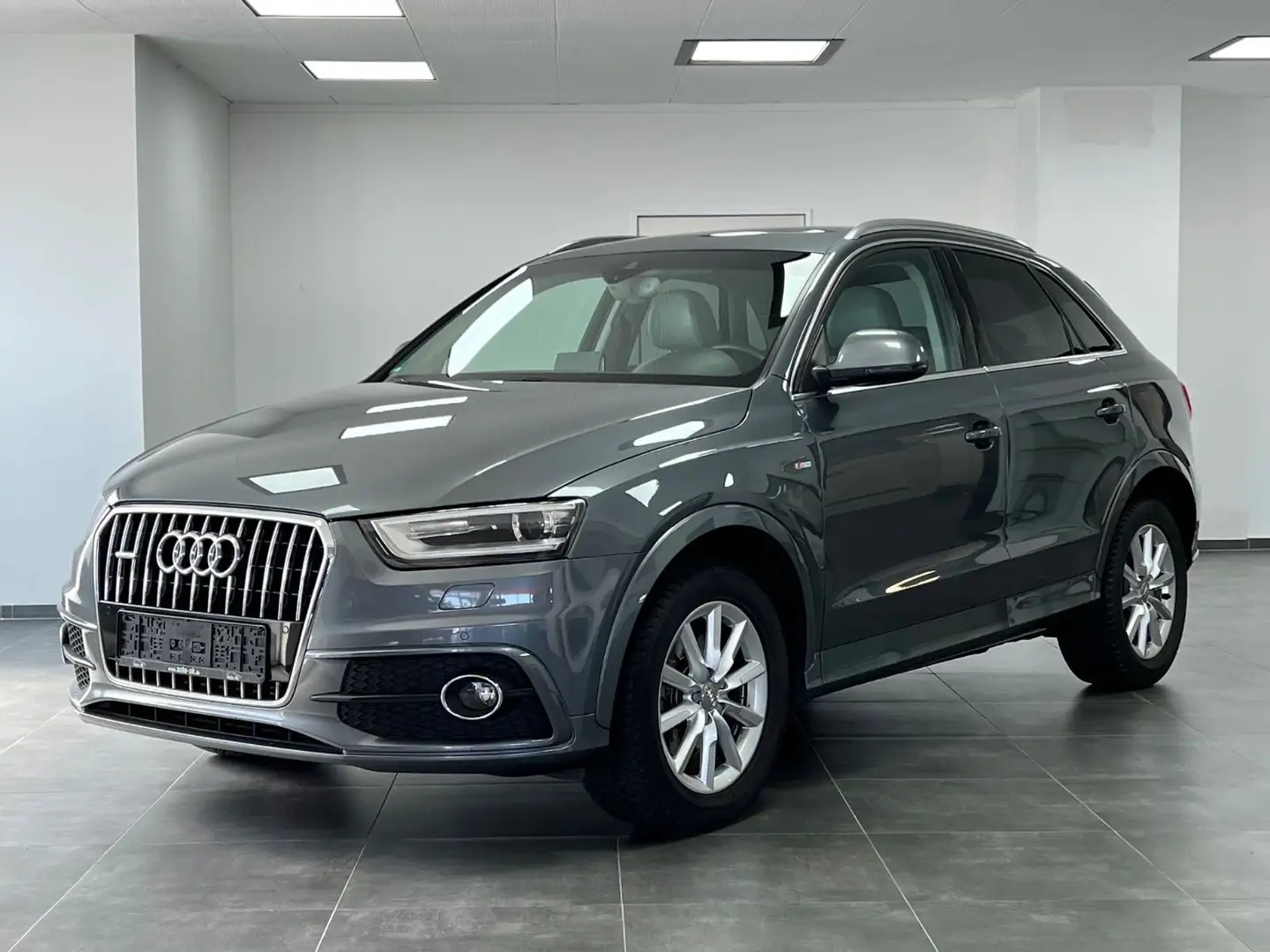 Audi Q3 2.0 TDI q./S-LINE/LEDER/SHZ/XENON/PANO/KAMERA Grau - 2
