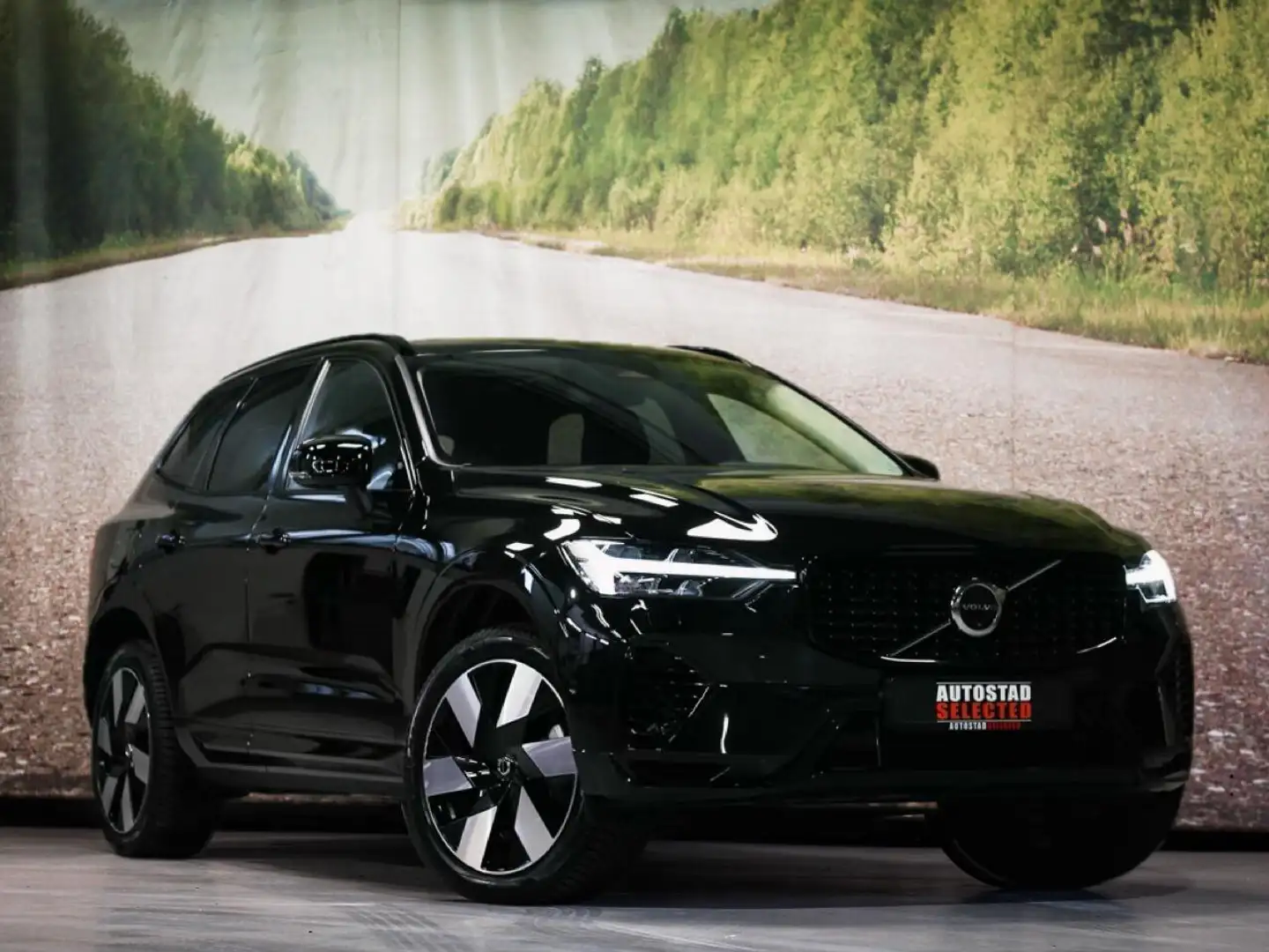 Volvo XC60 T6 Recharge Plus Dark Noir - 1
