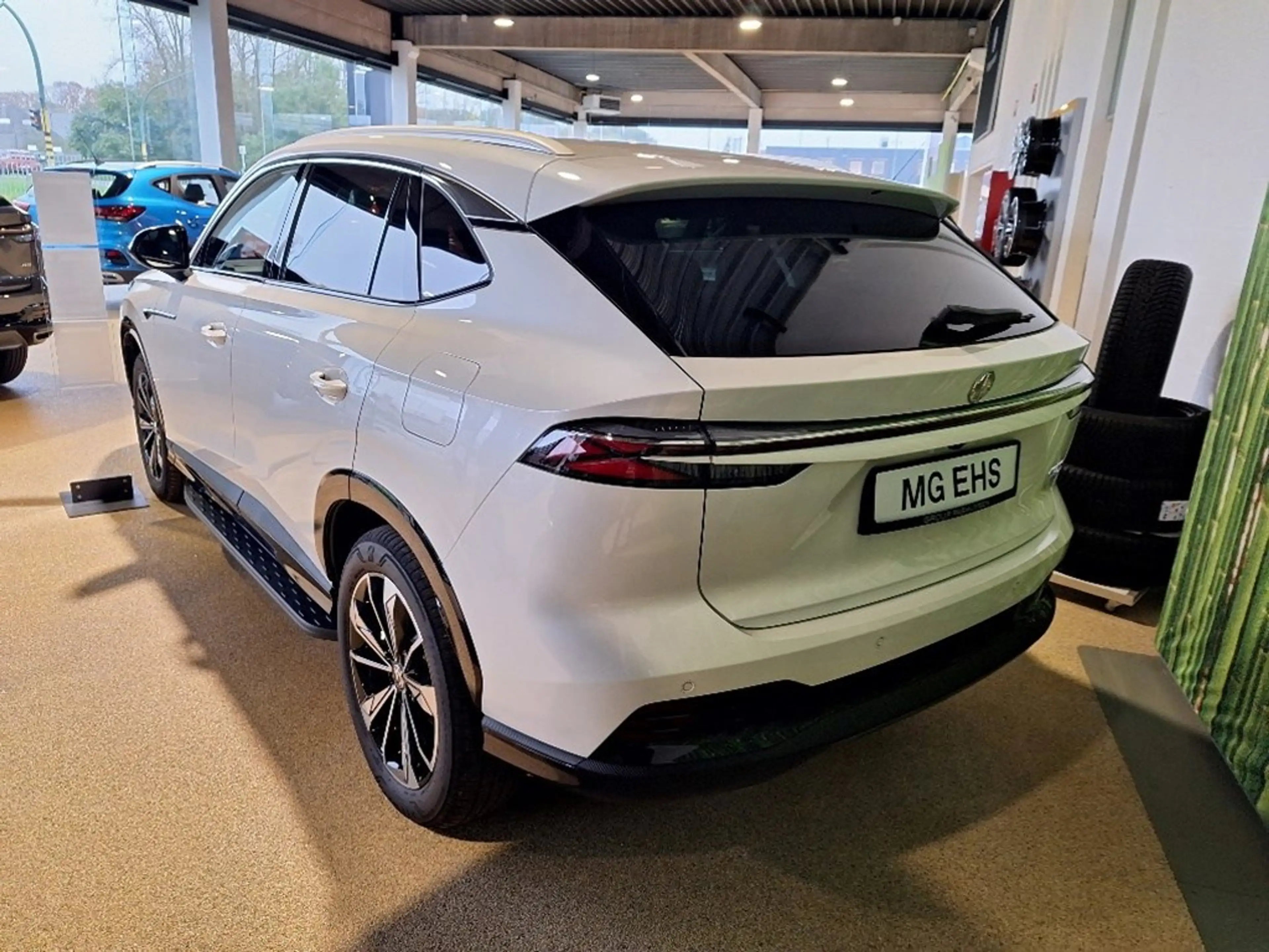 MG EHS PHEV 1.5 P 6AT 2WD — photo 3