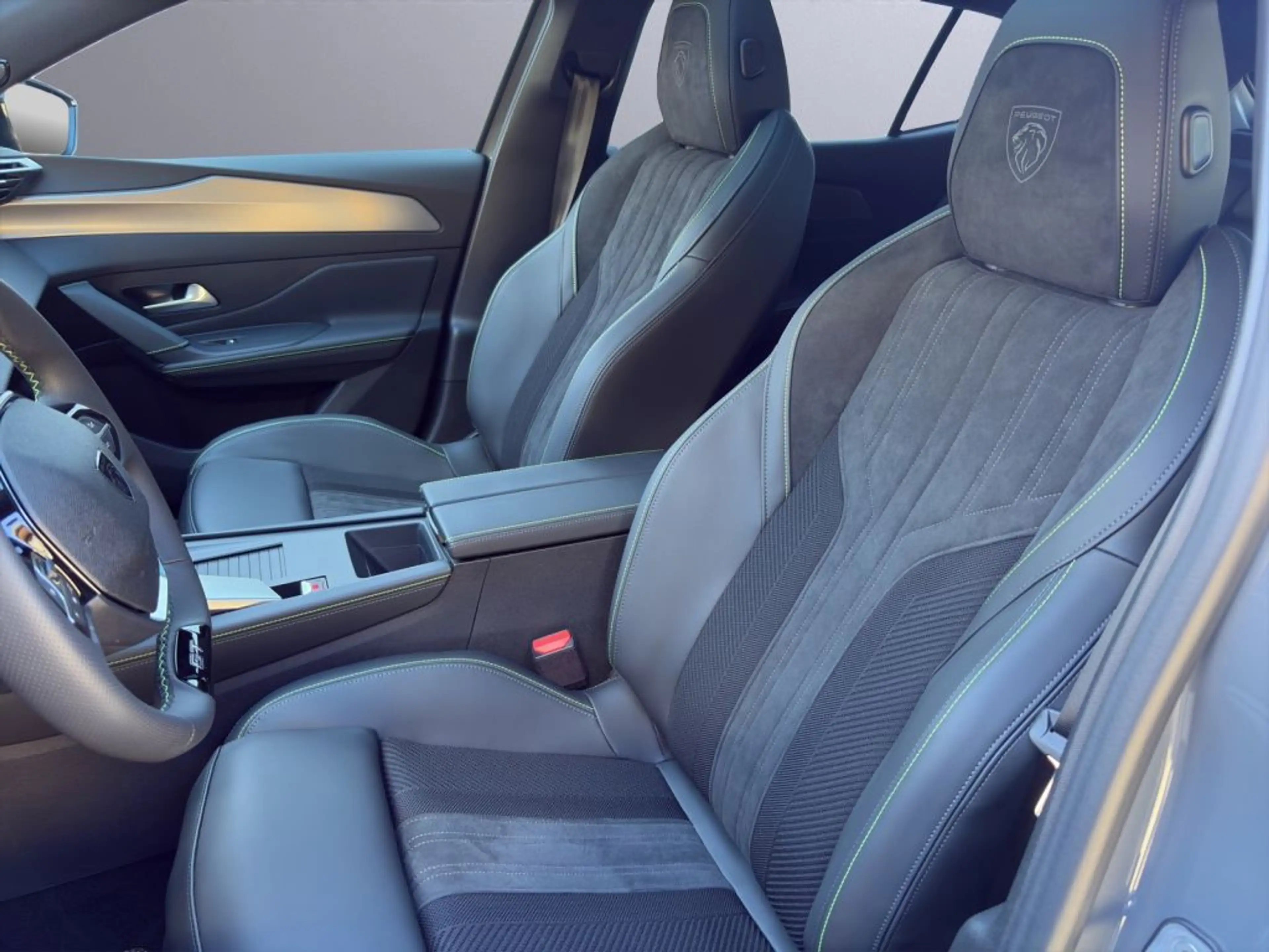Peugeot 408 HYBRID 145 e-DSC6 GT Exclusive (F) — photo 10
