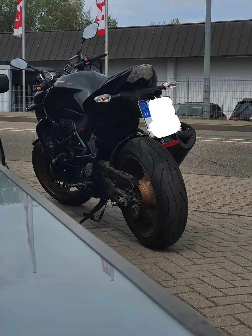 Kawasaki Z 750 Kawasaki Z 750r . edition limited Zlatá - 1