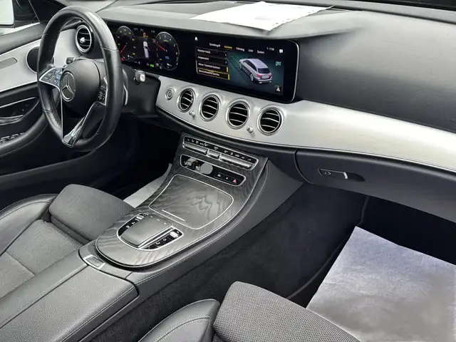 Mercedes-Benz E-Class view 13