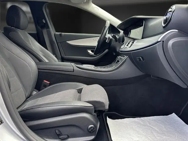 Mercedes-Benz E-Class view 11