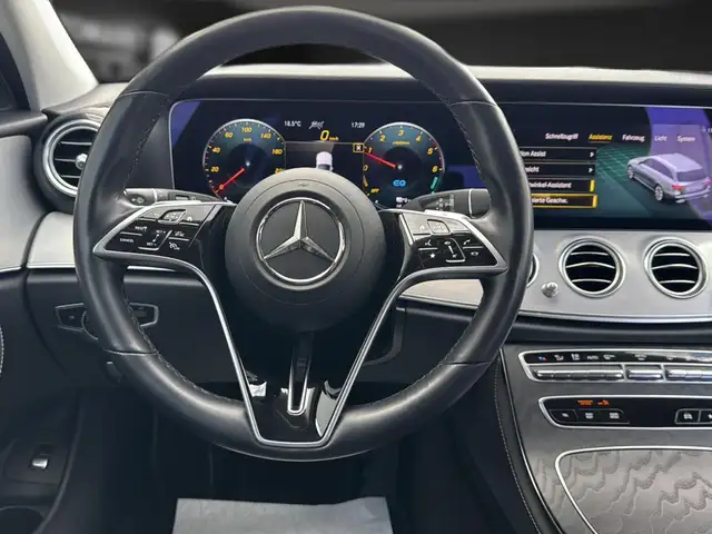 Mercedes-Benz E-Class view 9
