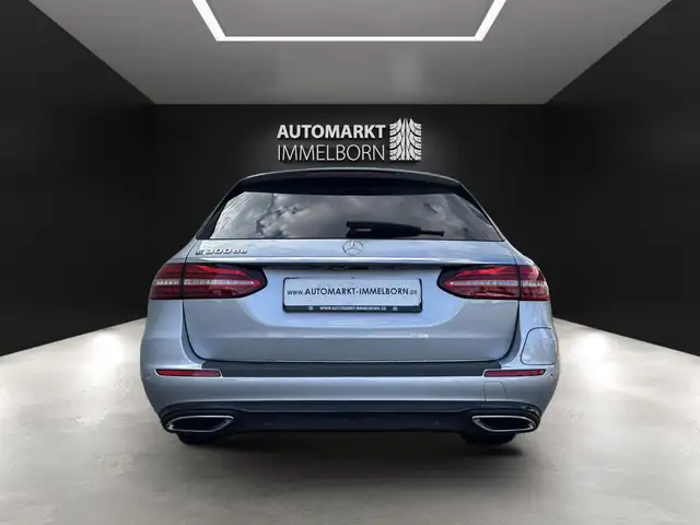 Mercedes-Benz E-Class view 6