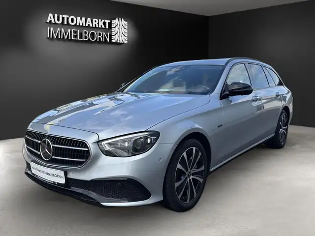 Mercedes-Benz E-Class view 3