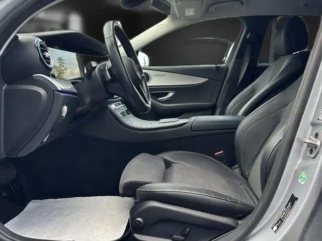 Mercedes-Benz E-Class view 8