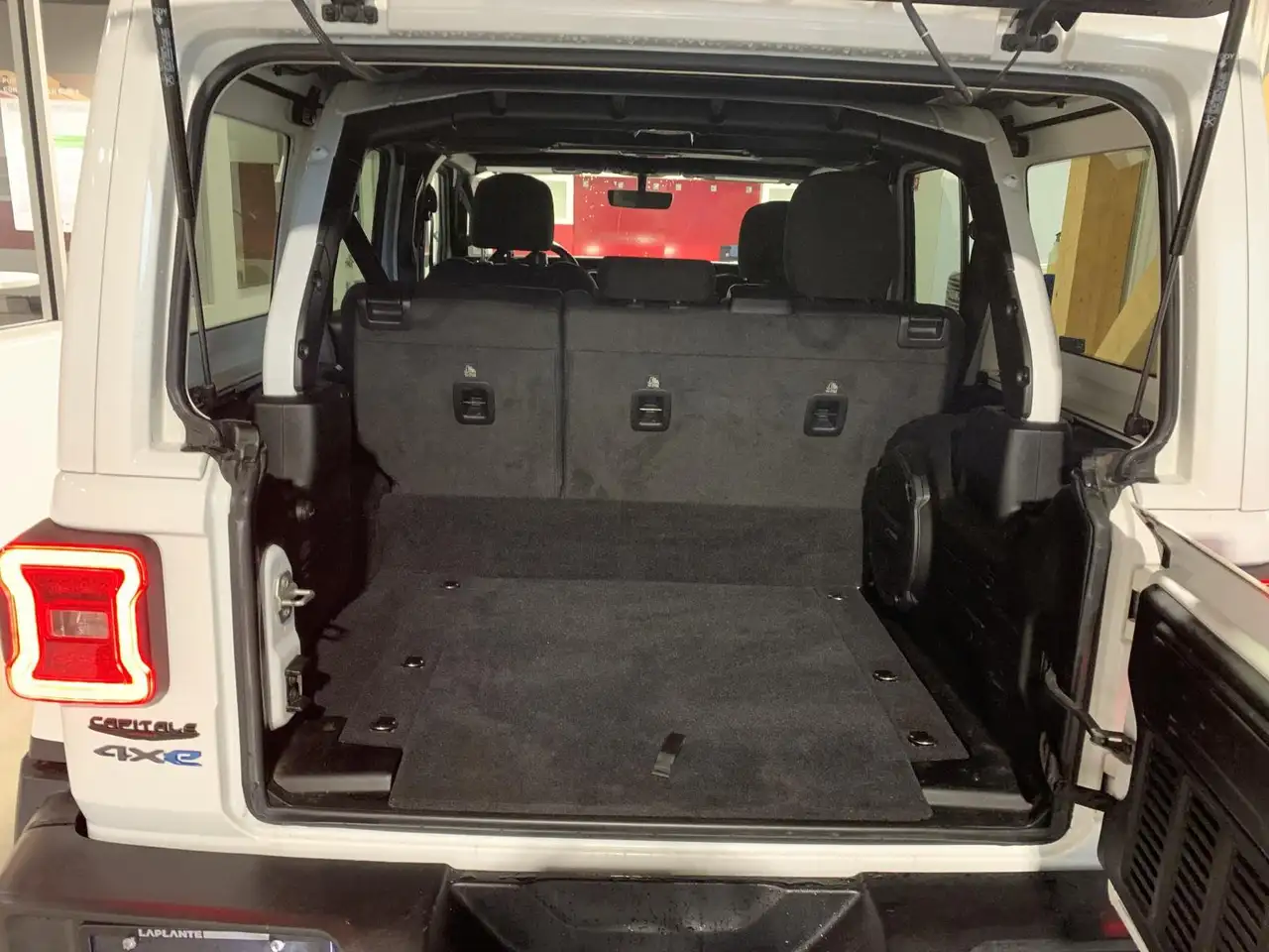 Jeep Wrangler photo Jeep Wrangler